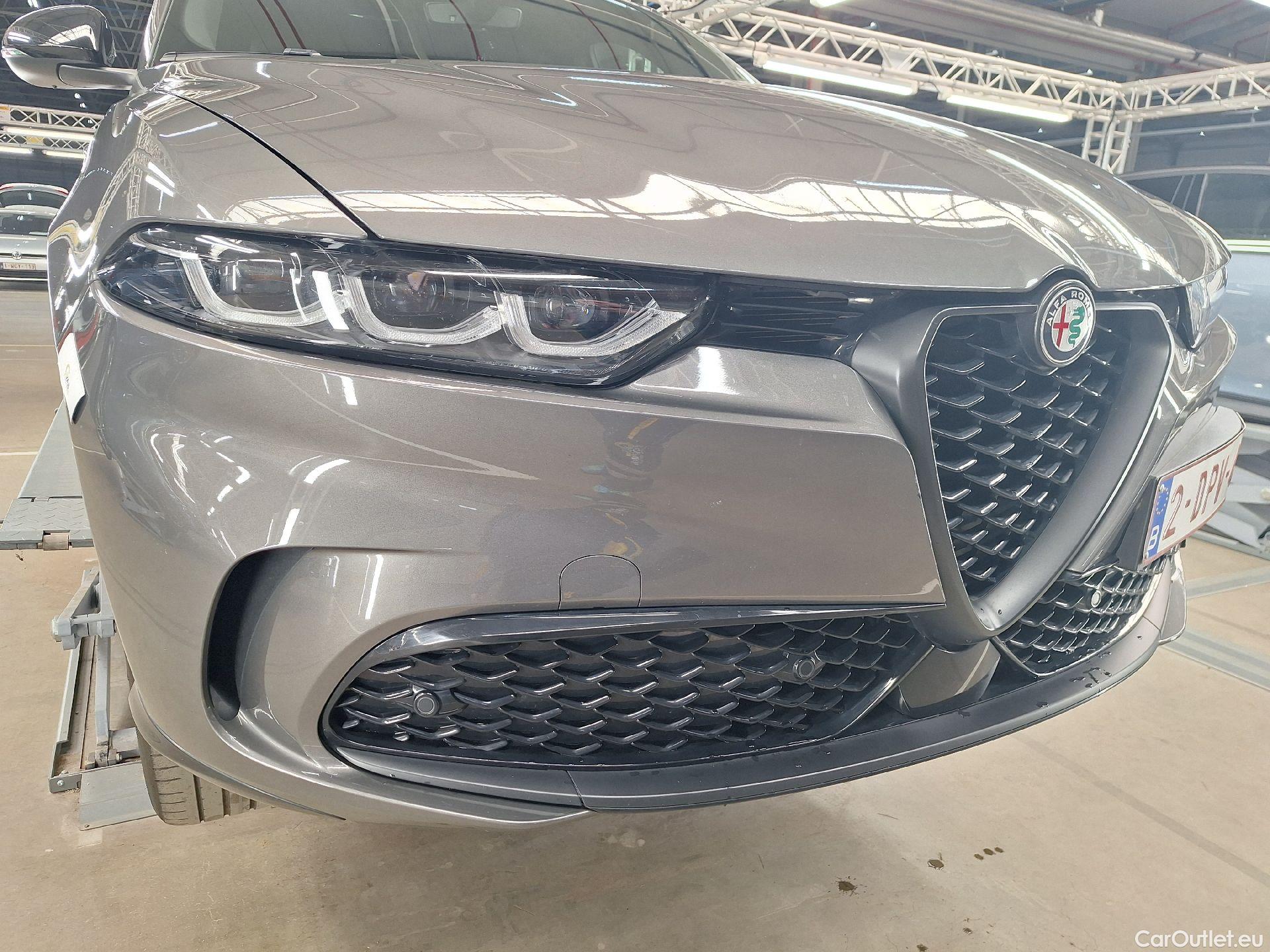  Alfa Romeo  TONALE Alfa Romeo,  '22 PHEV, Alfa Romeo  1.3 T280 PHEV Q4 Veloce 5d #1