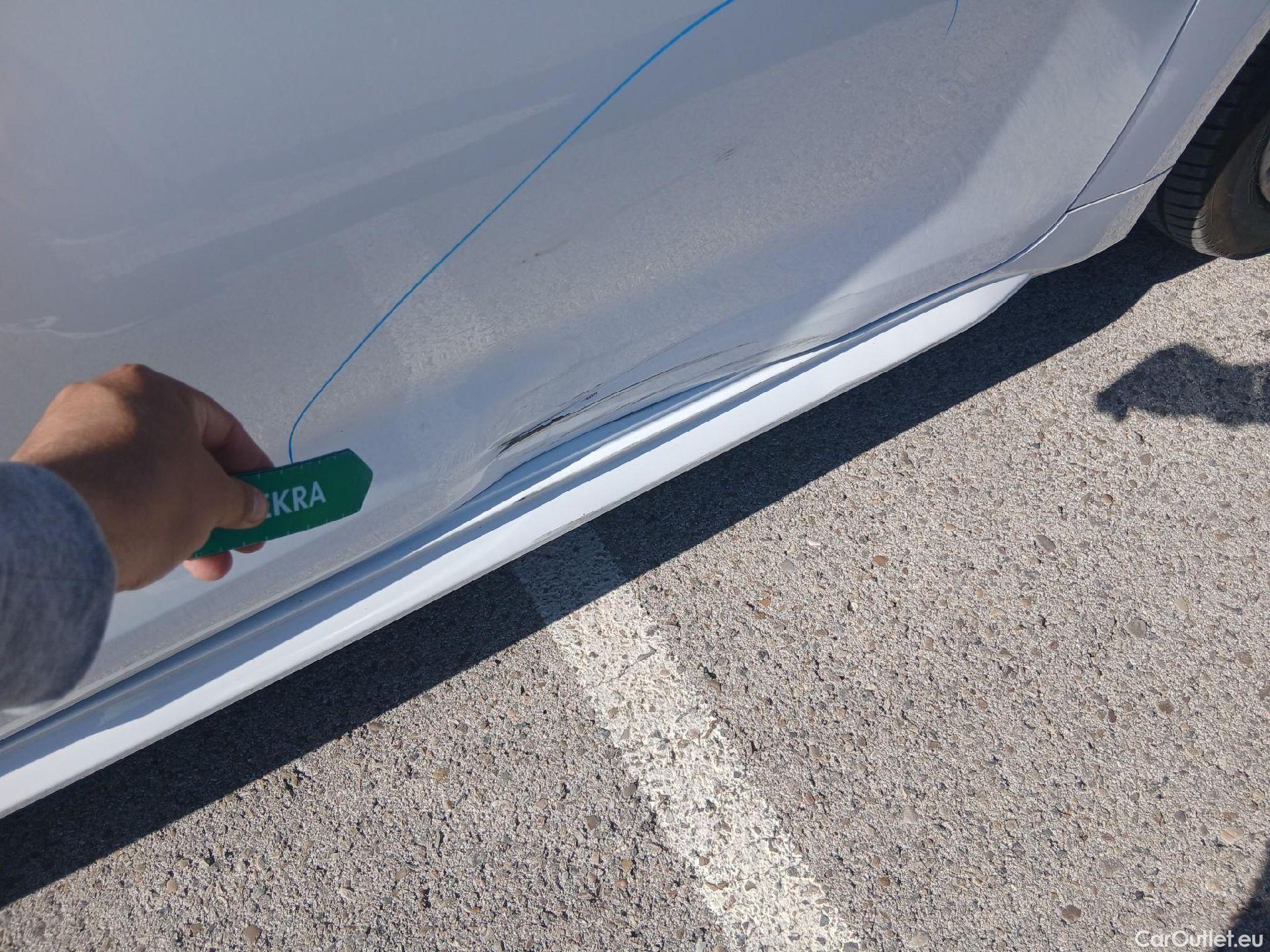  Toyota  Corolla TOYOTA  / 2019 / 5P / familiar 1.8 125H ACTIVE TECH E-CVT TOU SPORT #28