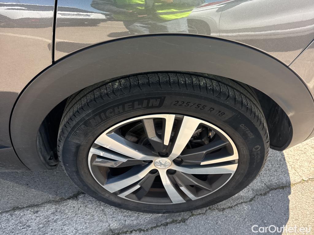  Peugeot  3008 PEUGEOT  Hybrid / 2020 / 5P / todoterreno 225 e-EAT8 Allure (AC2) #3