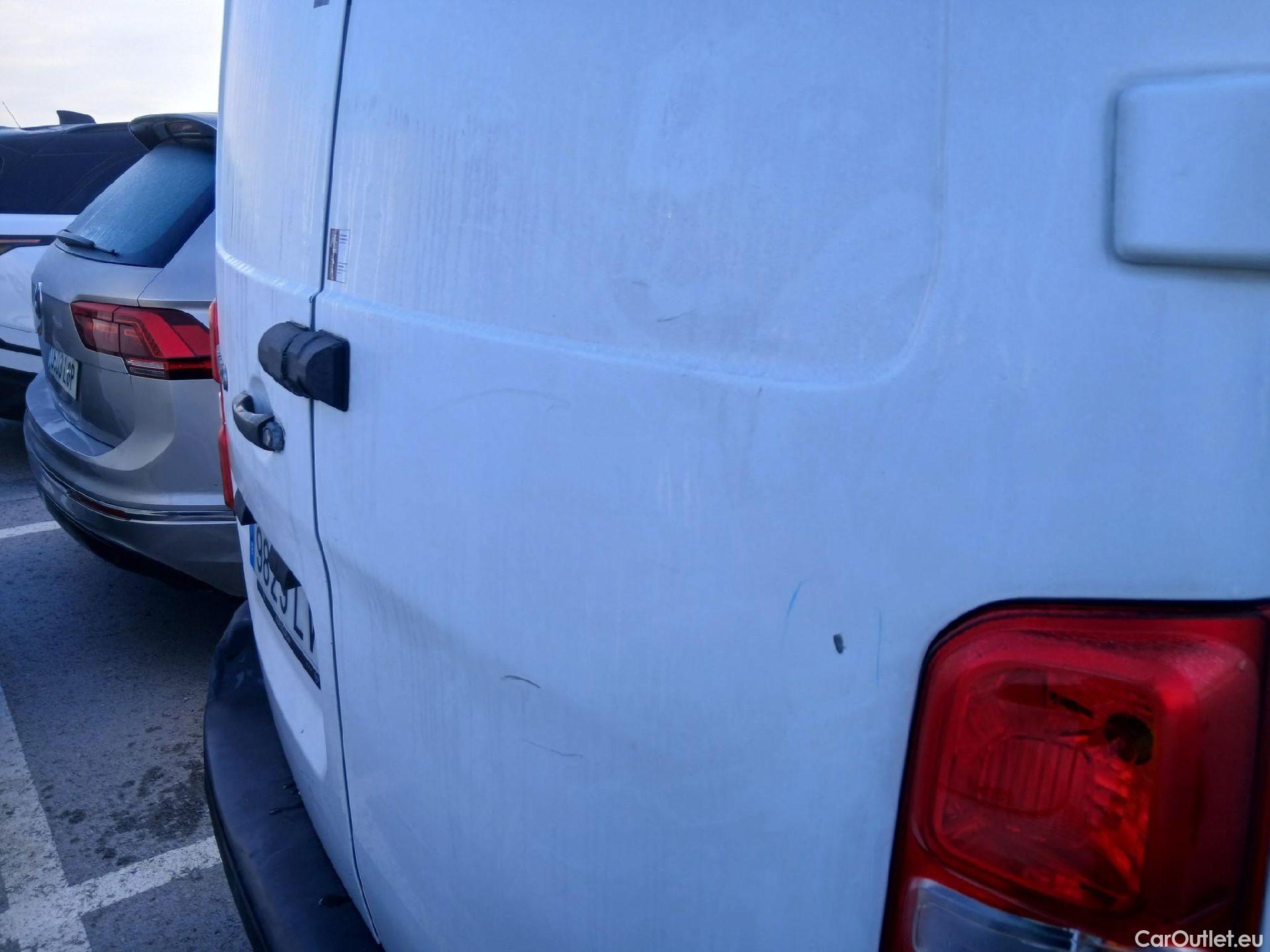  Opel  Vivaro OPEL  / 2019 / 4P / furgón 1.5 Diésel 74kW (100CV) M Std Express #32