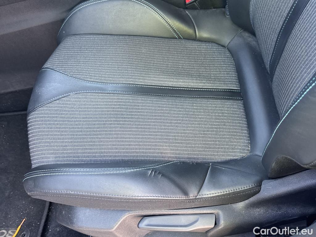  Peugeot  3008 PEUGEOT  Hybrid / 2020 / 5P / todoterreno 225 e-EAT8 Allure (AC2) #18