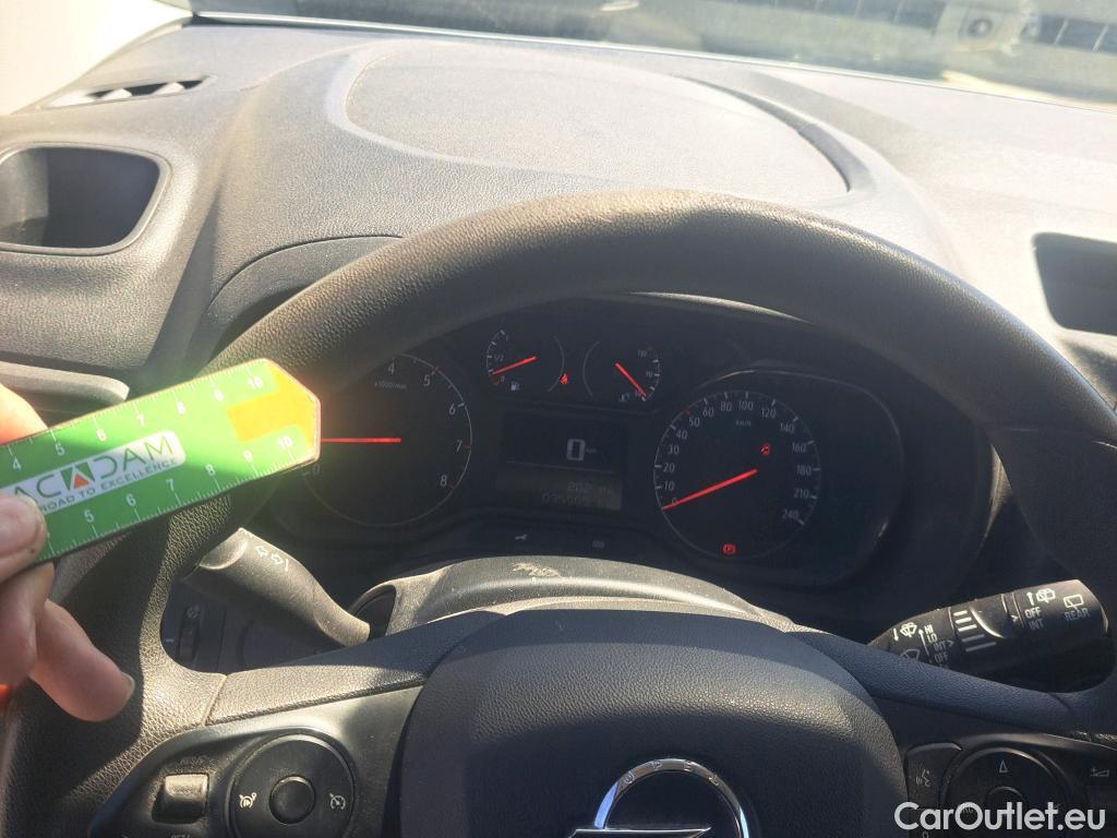  Opel  Combo OPEL  / 2018 / 3P / furgón derivado de turismo 1.5 TD 75kW (100CV) Express L H1 650kg #51