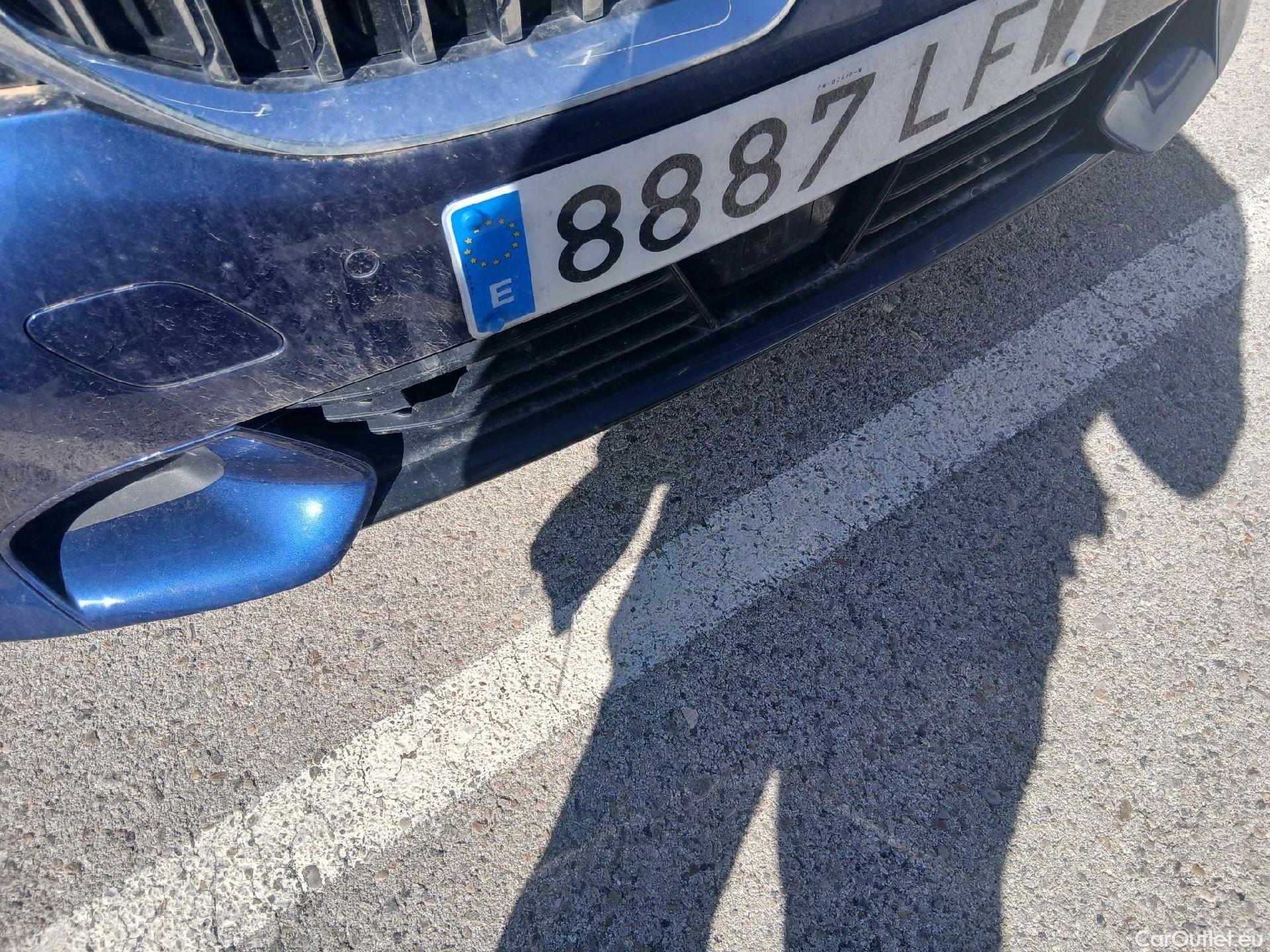  Bmw  Serie 3 BMW  / 2018 / 4P / sedán 320d xDrive Auto. #5