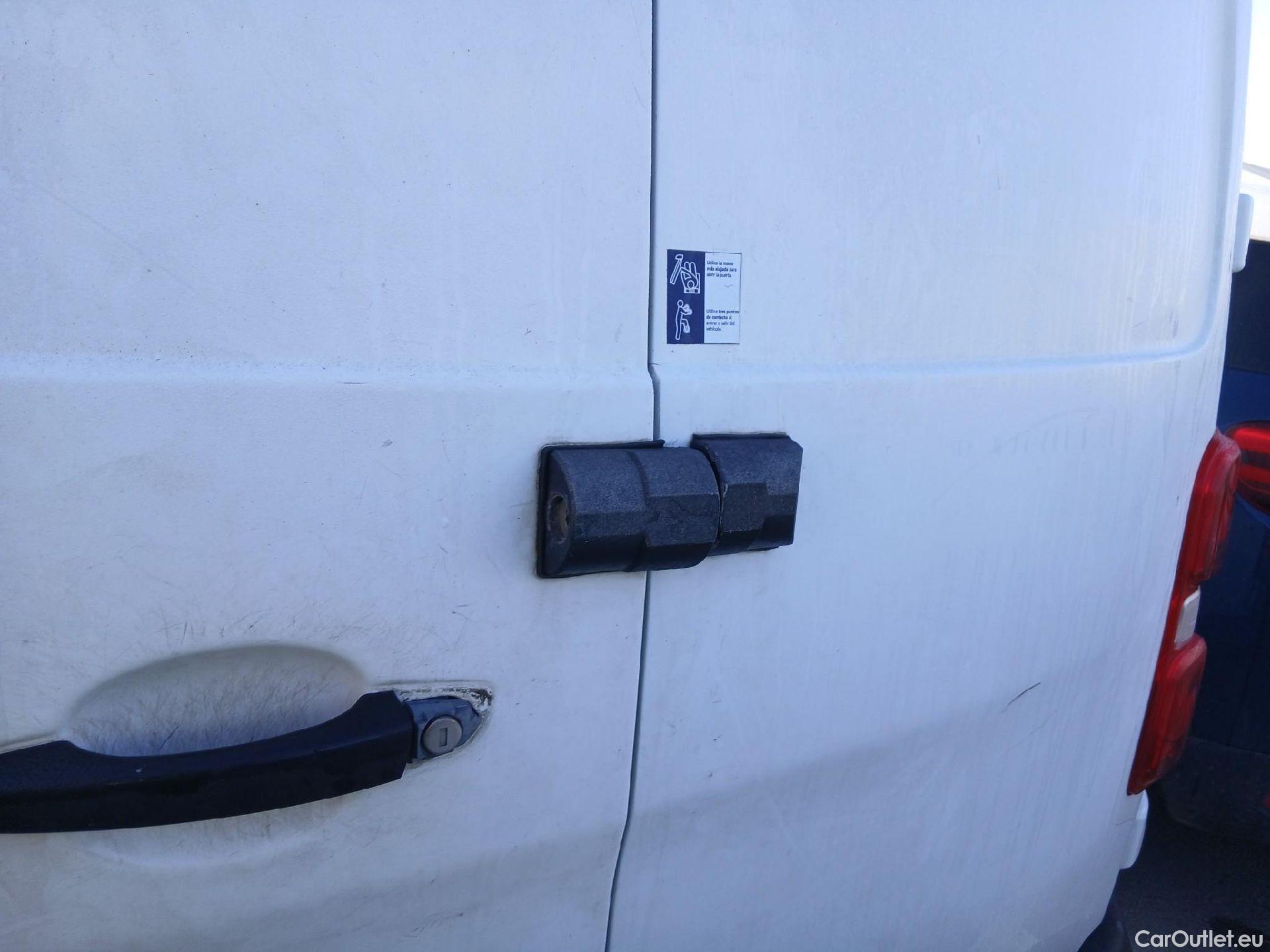  Opel  Vivaro OPEL  / 2019 / 4P / furgón 1.5 Diésel 74kW (100CV) M Std Express #28