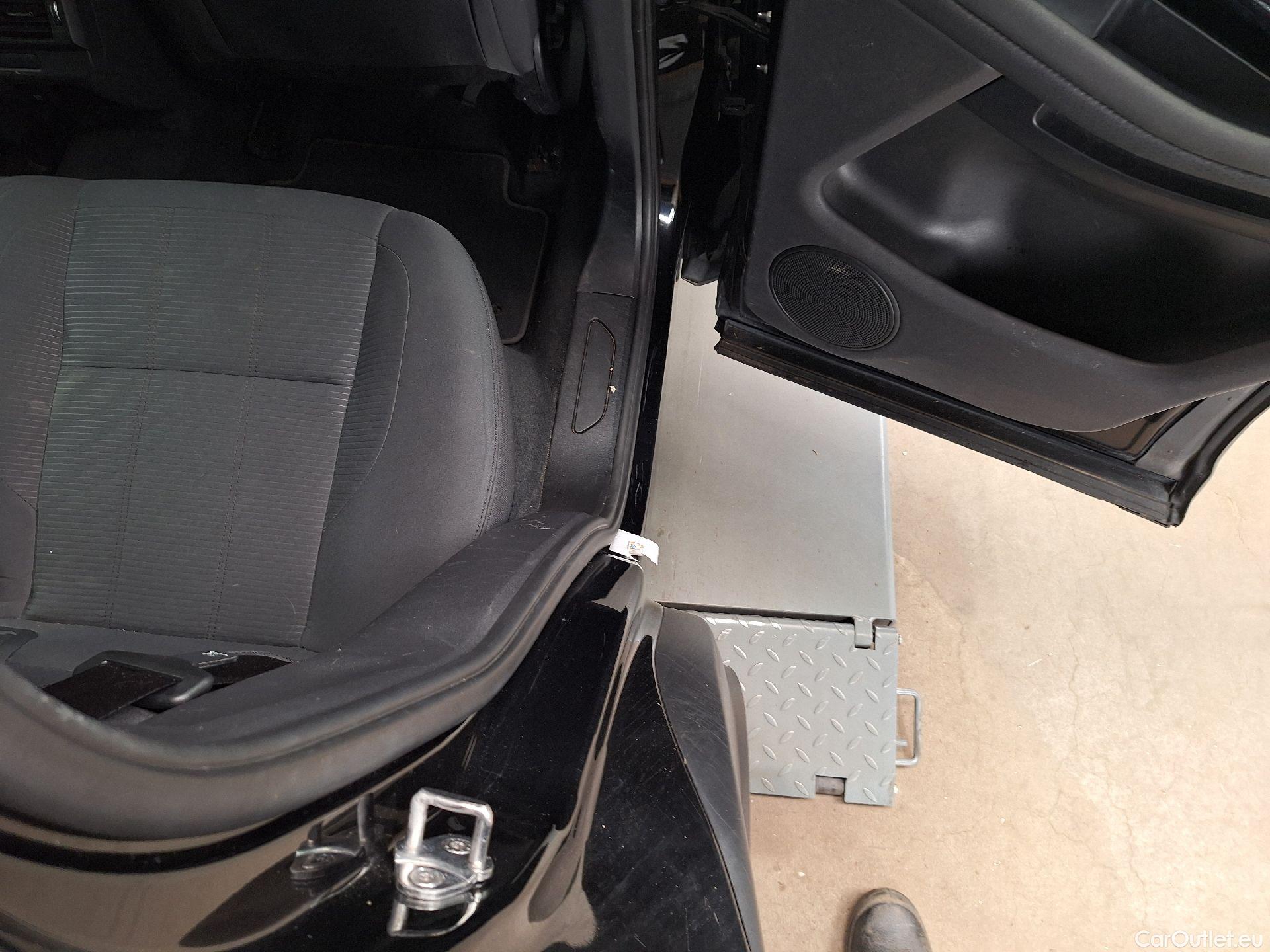  Land Rover  Range Rover Evoque Land Rover, RR.Evoque '18, Land Rover  D150 FWD Man 5d #1