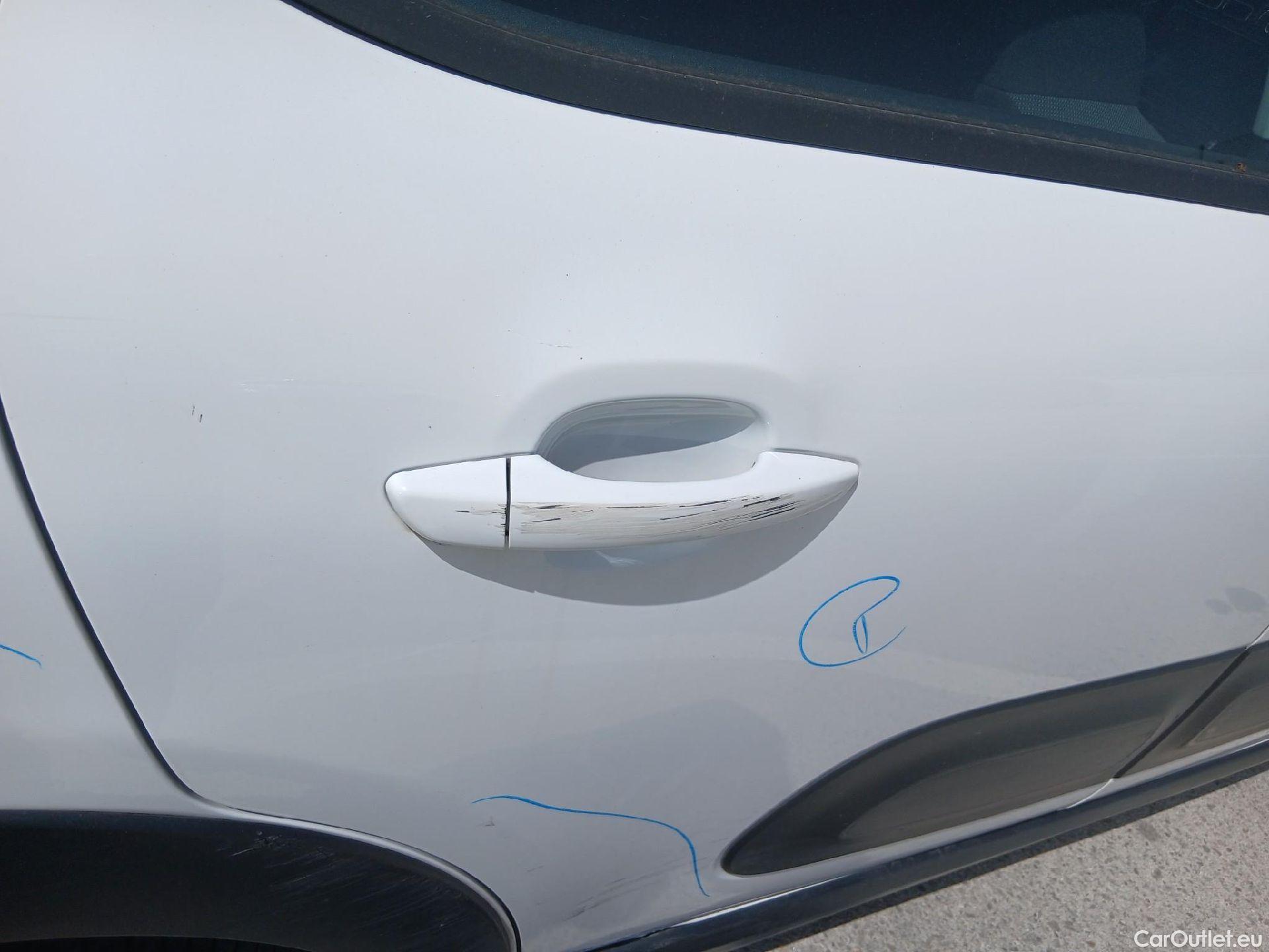  Citroen  C3 CITROEN  / 2020 / 5P / berlina con portón BlueHDi 75KW (100CV) S&S FEEL #36