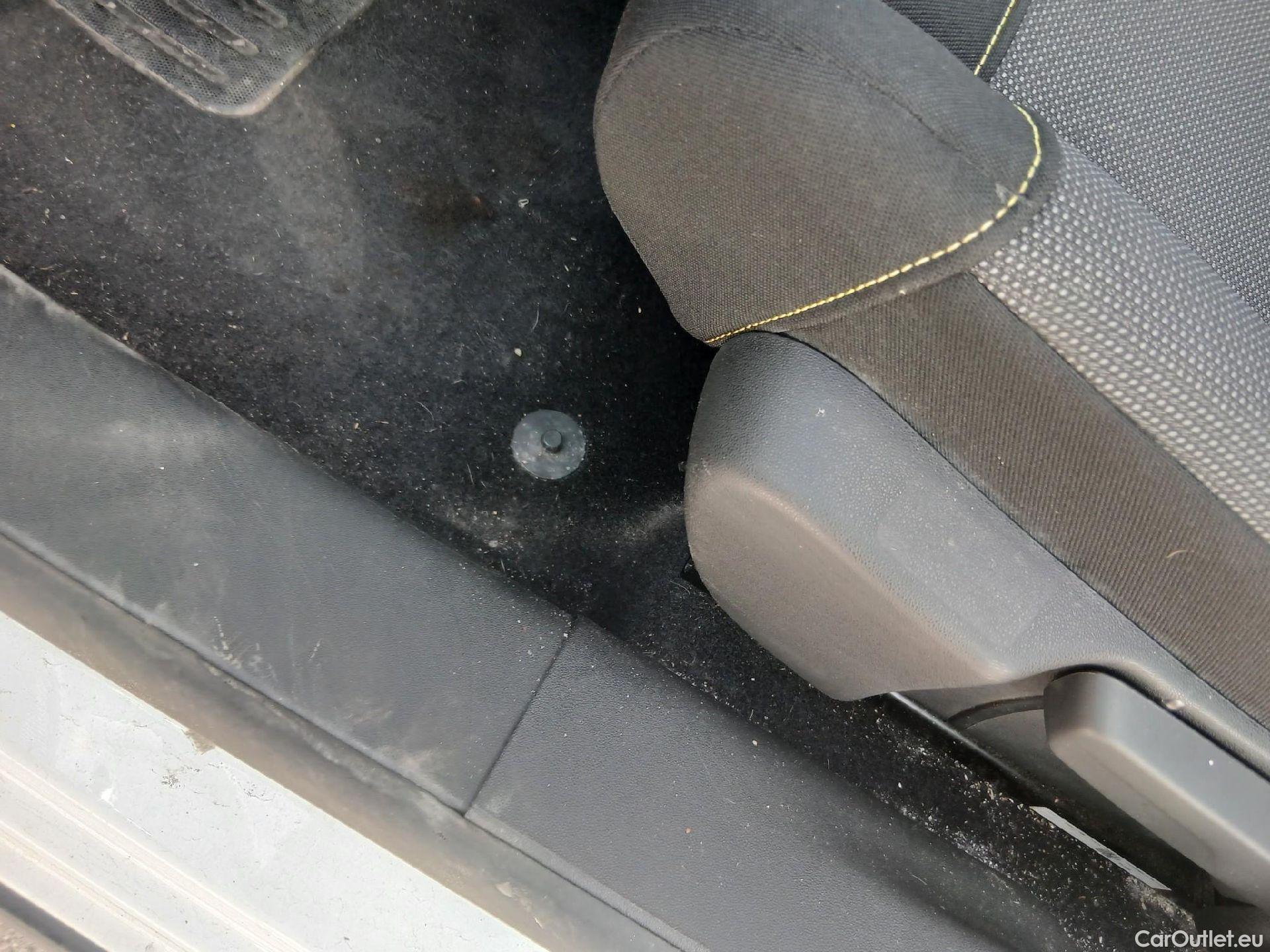  Citroen  C3 CITROEN  / 2020 / 5P / berlina con portón BlueHDi 75KW (100CV) S&S FEEL #4