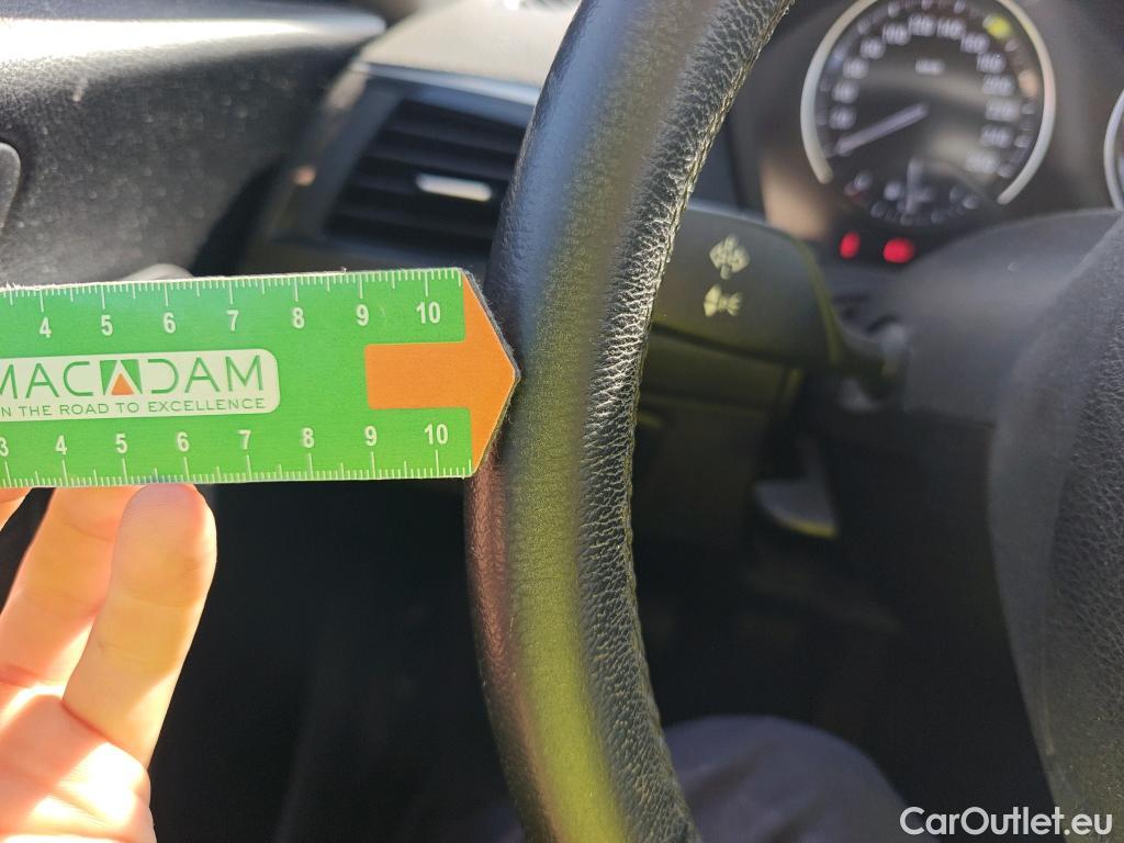  Bmw  Serie 1 BMW  / 2015 / 5P / berlina con portón 116d #37