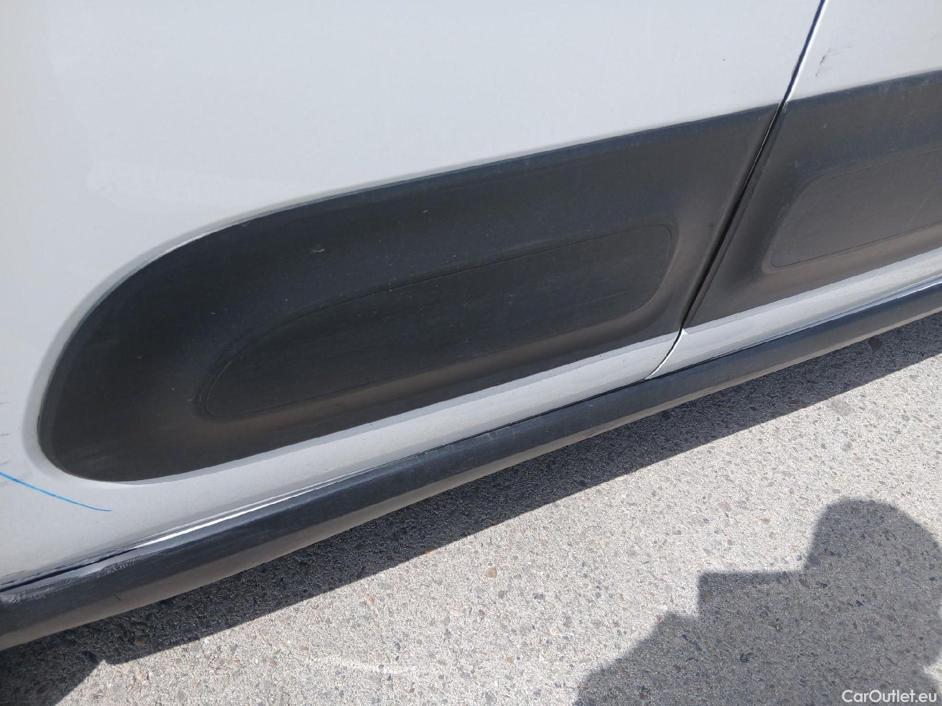  Citroen  C3 CITROEN  / 2020 / 5P / berlina con portón BlueHDi 75KW (100CV) S&S FEEL #39