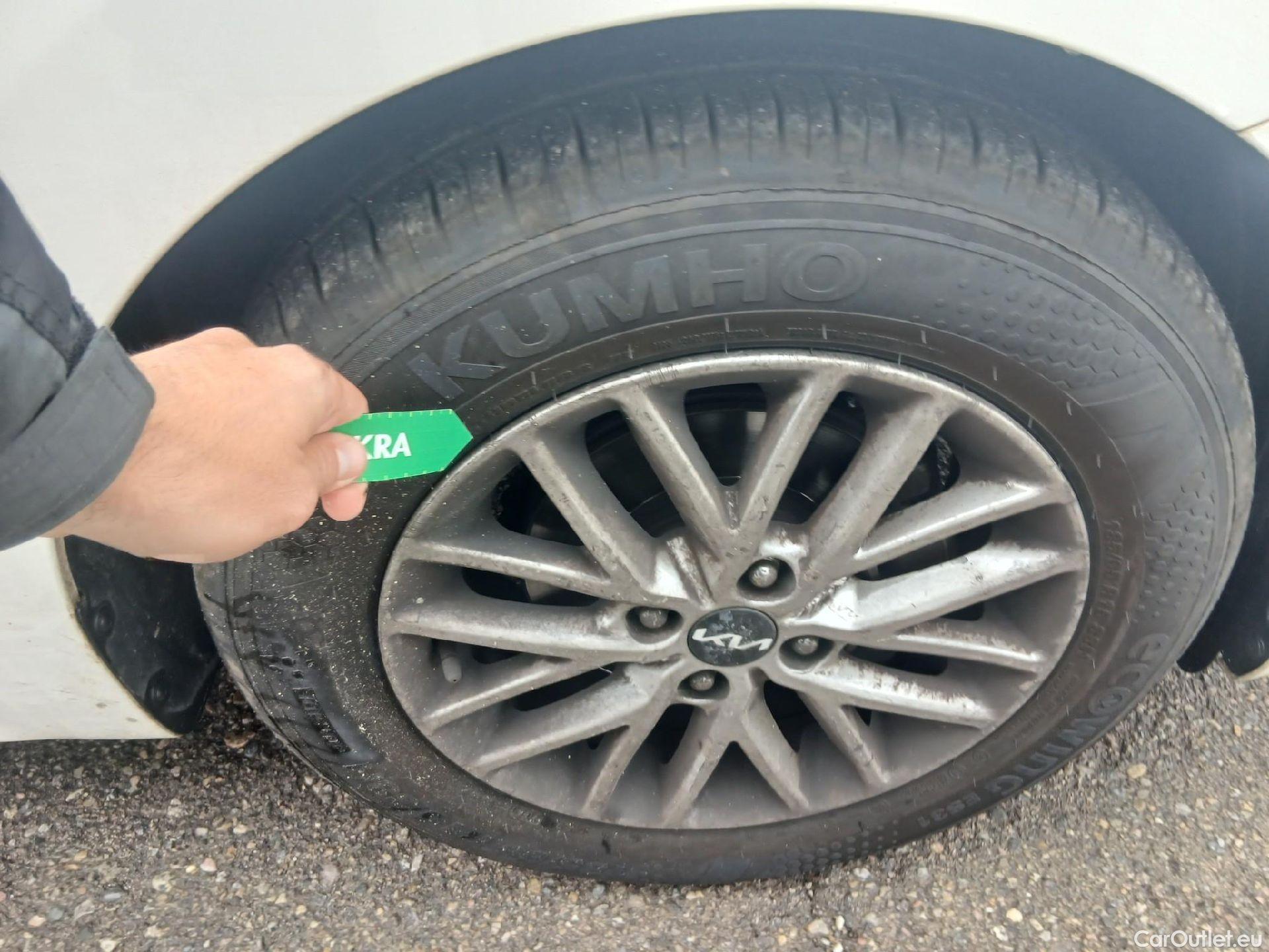  KIA  Rio KIA  / 2020 / 5P / berlina con portón 1.2 DPi 62kW (84CV) Concept #24