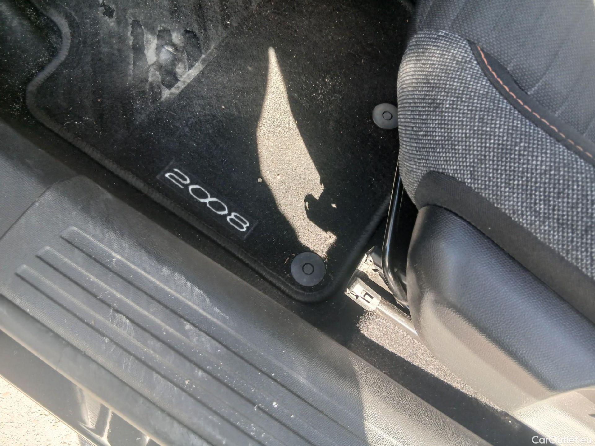  Peugeot  2008 PEUGEOT  / 2019 / 5P / todoterreno Active BlueHDI 81kW (110CV) #1