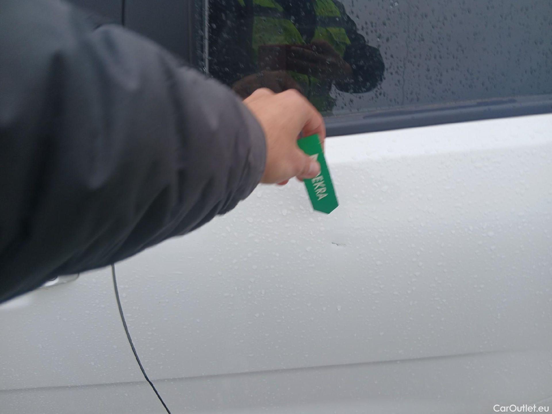  KIA  Rio KIA  / 2020 / 5P / berlina con portón 1.2 DPi 62kW (84CV) Concept #12