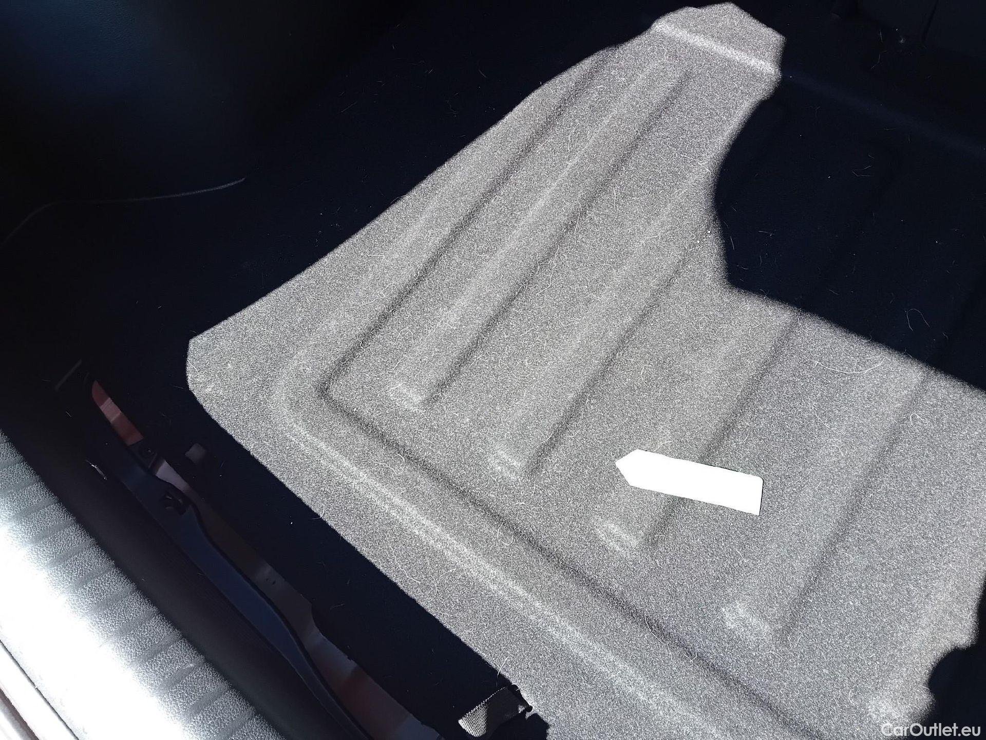  KIA  Niro KIA  / 2019 / 5P / crossover 1.6 GDi HEV 104kW (141CV) Drive #30