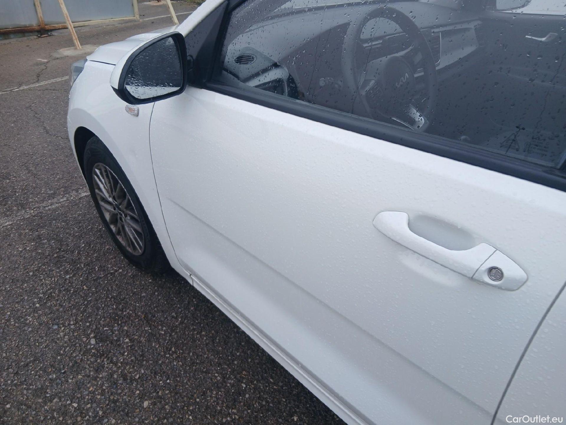  KIA  Rio KIA  / 2020 / 5P / berlina con portón 1.2 DPi 62kW (84CV) Concept #10