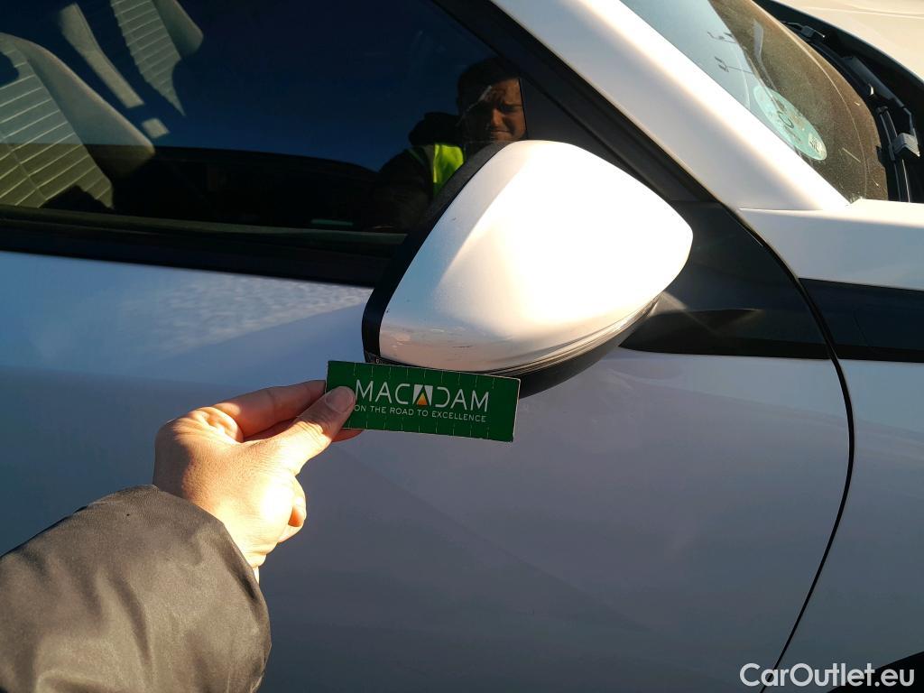  Peugeot  2008 PEUGEOT  / 2019 / 5P / todoterreno Active BlueHDI 81kW (110CV) #19