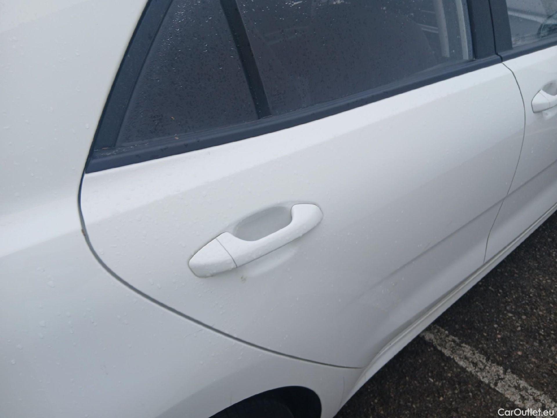  KIA  Rio KIA  / 2020 / 5P / berlina con portón 1.2 DPi 62kW (84CV) Concept #20