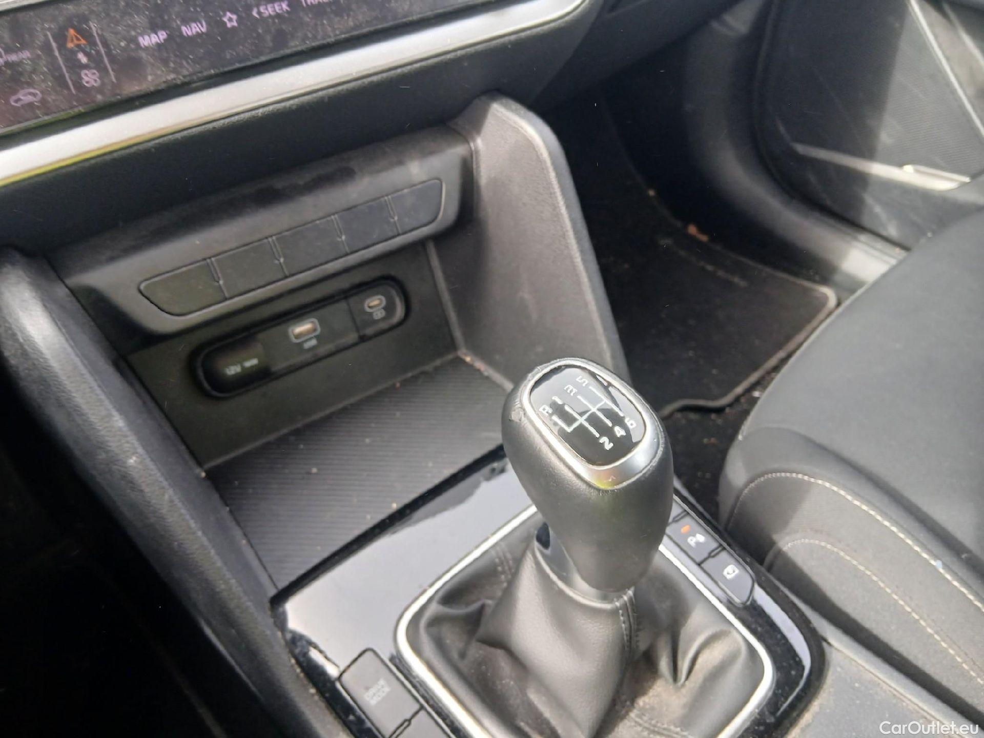  KIA  Sportage KIA  / 2022 / 5P / todoterreno 1.6 T-GDi MHEV 112kW (150CV) Drive 4X2 #32