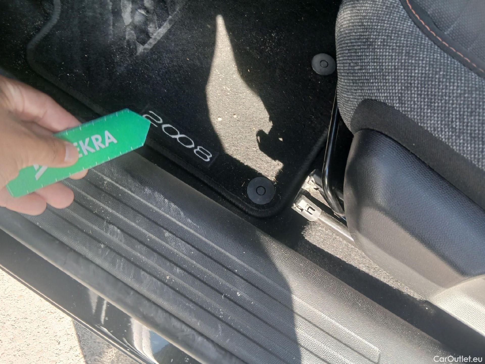  Peugeot  2008 PEUGEOT  / 2019 / 5P / todoterreno Active BlueHDI 81kW (110CV) #2