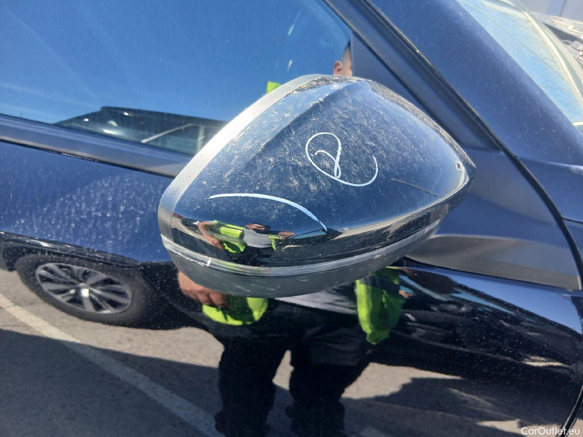  Peugeot  2008 PEUGEOT  / 2019 / 5P / todoterreno Active BlueHDI 81kW (110CV) #26