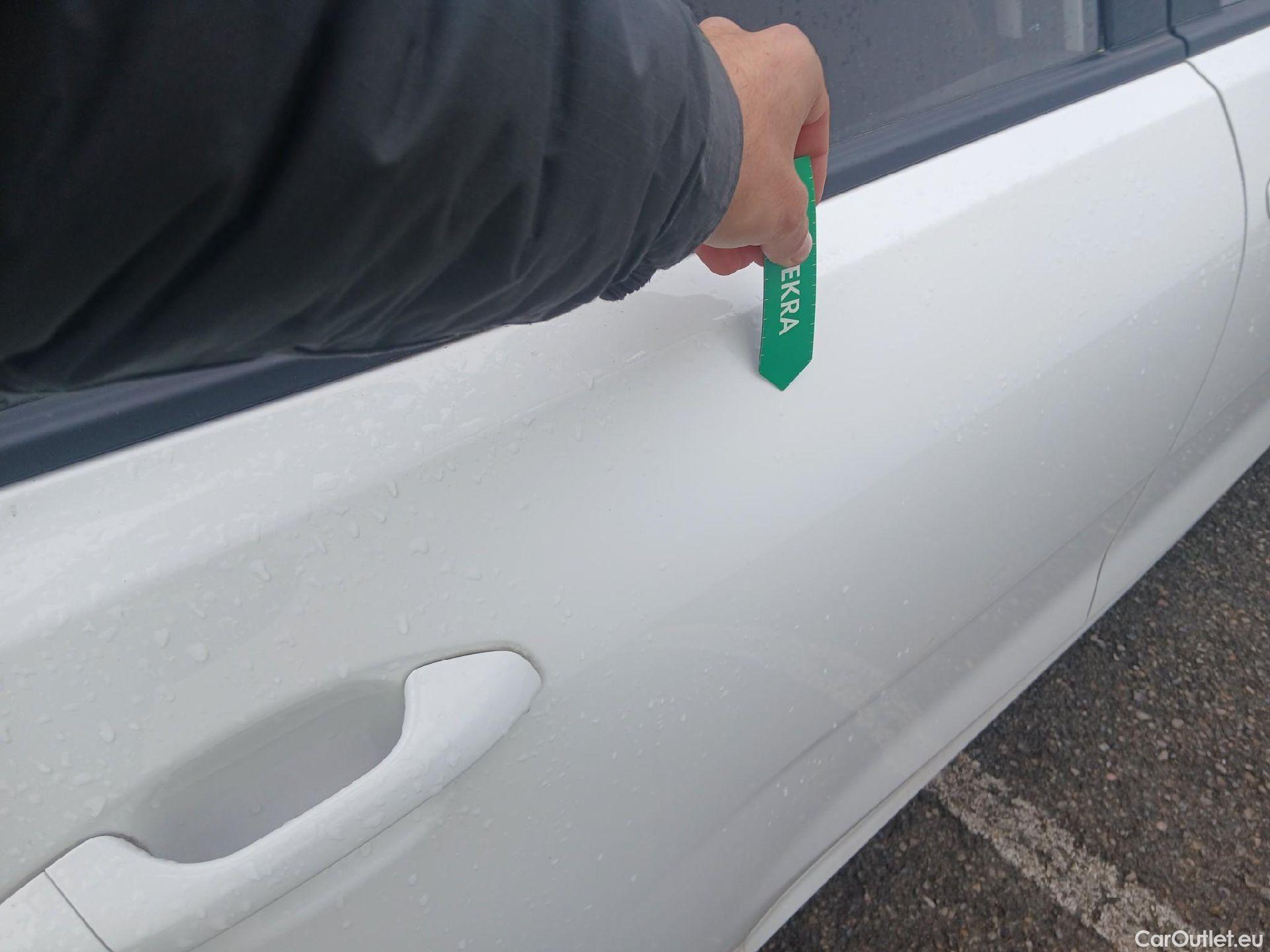  KIA  Rio KIA  / 2020 / 5P / berlina con portón 1.2 DPi 62kW (84CV) Concept #19