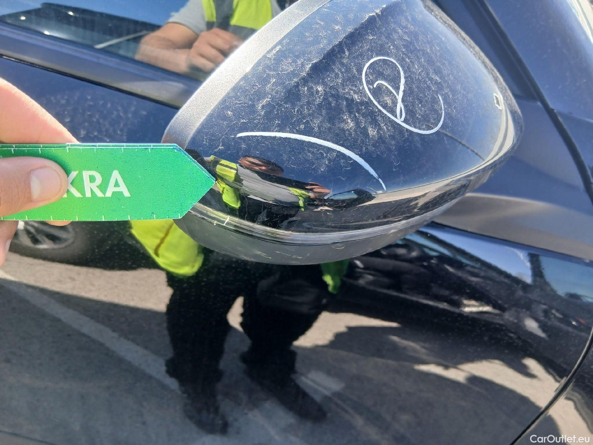  Peugeot  2008 PEUGEOT  / 2019 / 5P / todoterreno Active BlueHDI 81kW (110CV) #27