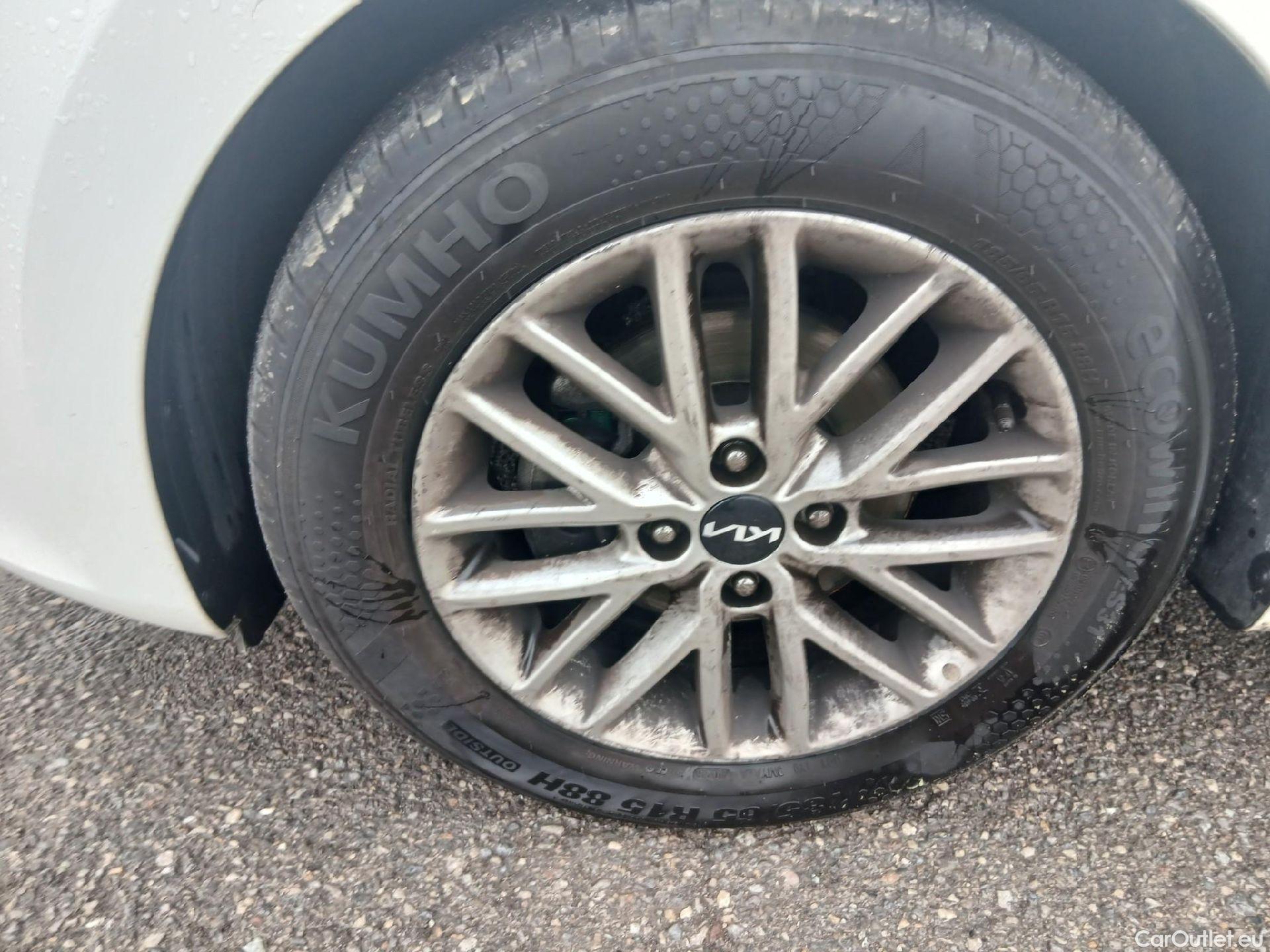  KIA  Rio KIA  / 2020 / 5P / berlina con portón 1.2 DPi 62kW (84CV) Concept #7