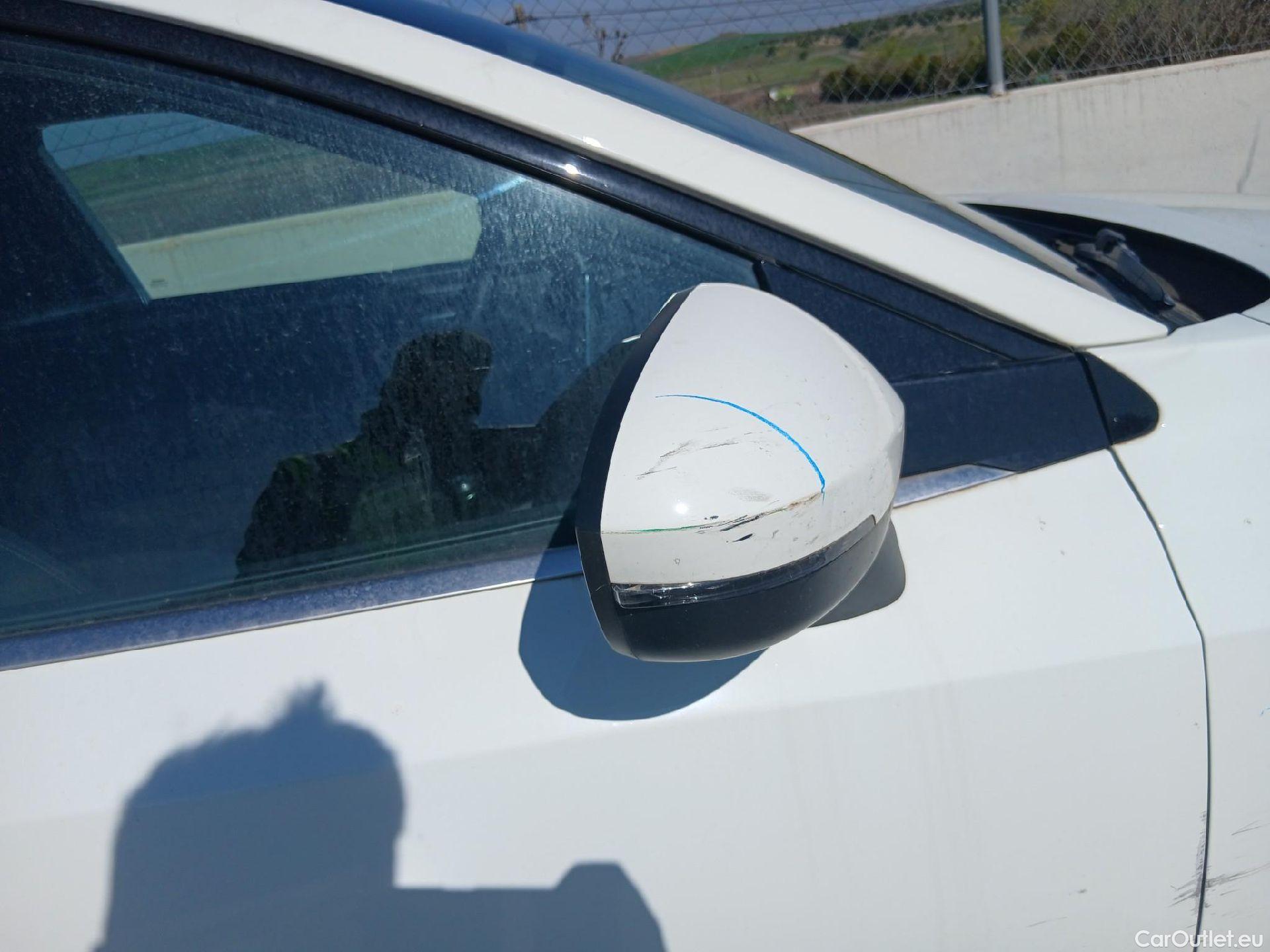  Nissan  Qashqai NISSAN  / 2021 / 5P / todoterreno DIG-T 103kW (140CV) mHEV 4x2 Acenta #46