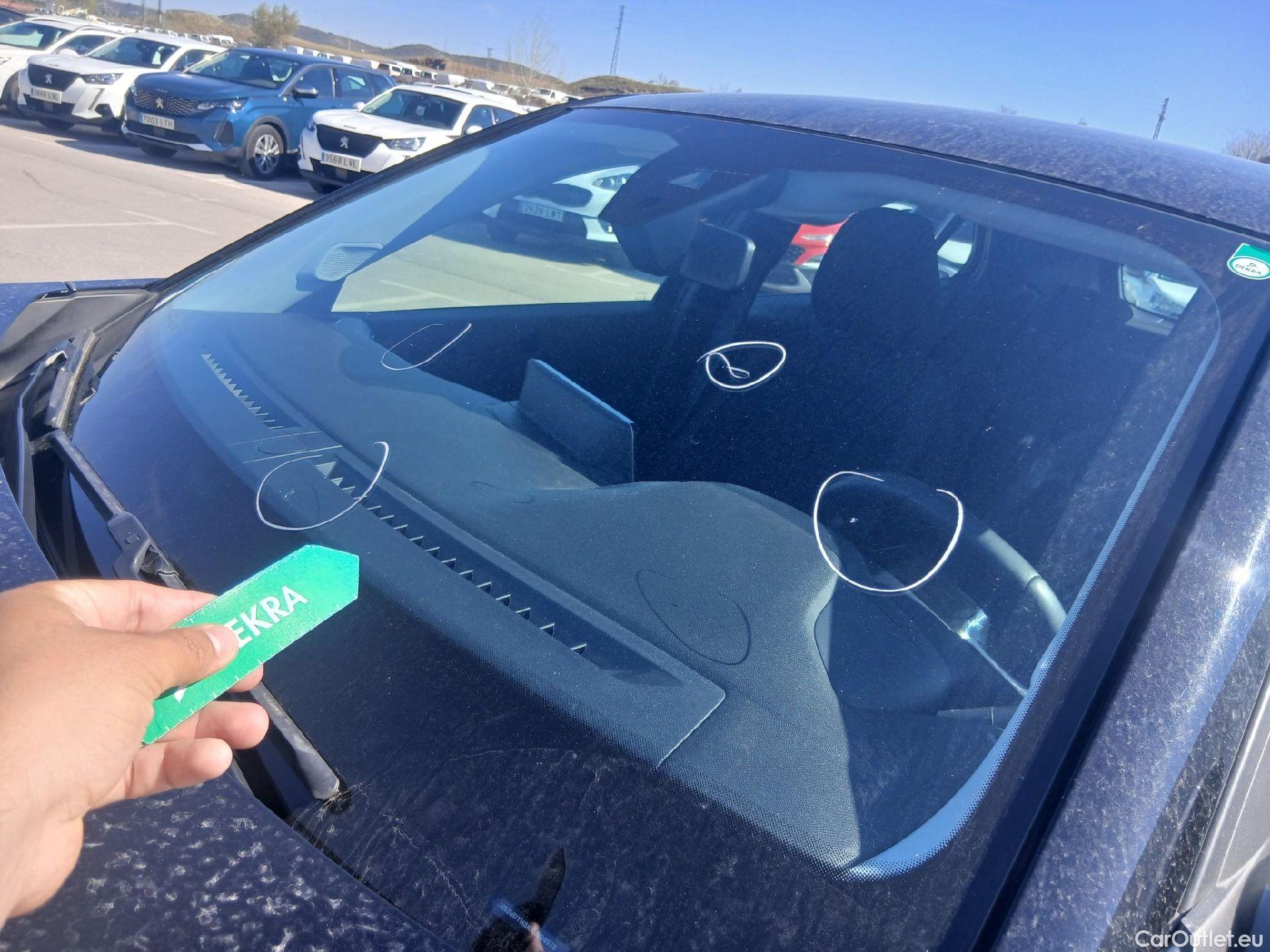  Peugeot  2008 PEUGEOT  / 2019 / 5P / todoterreno Active BlueHDI 81kW (110CV) #10