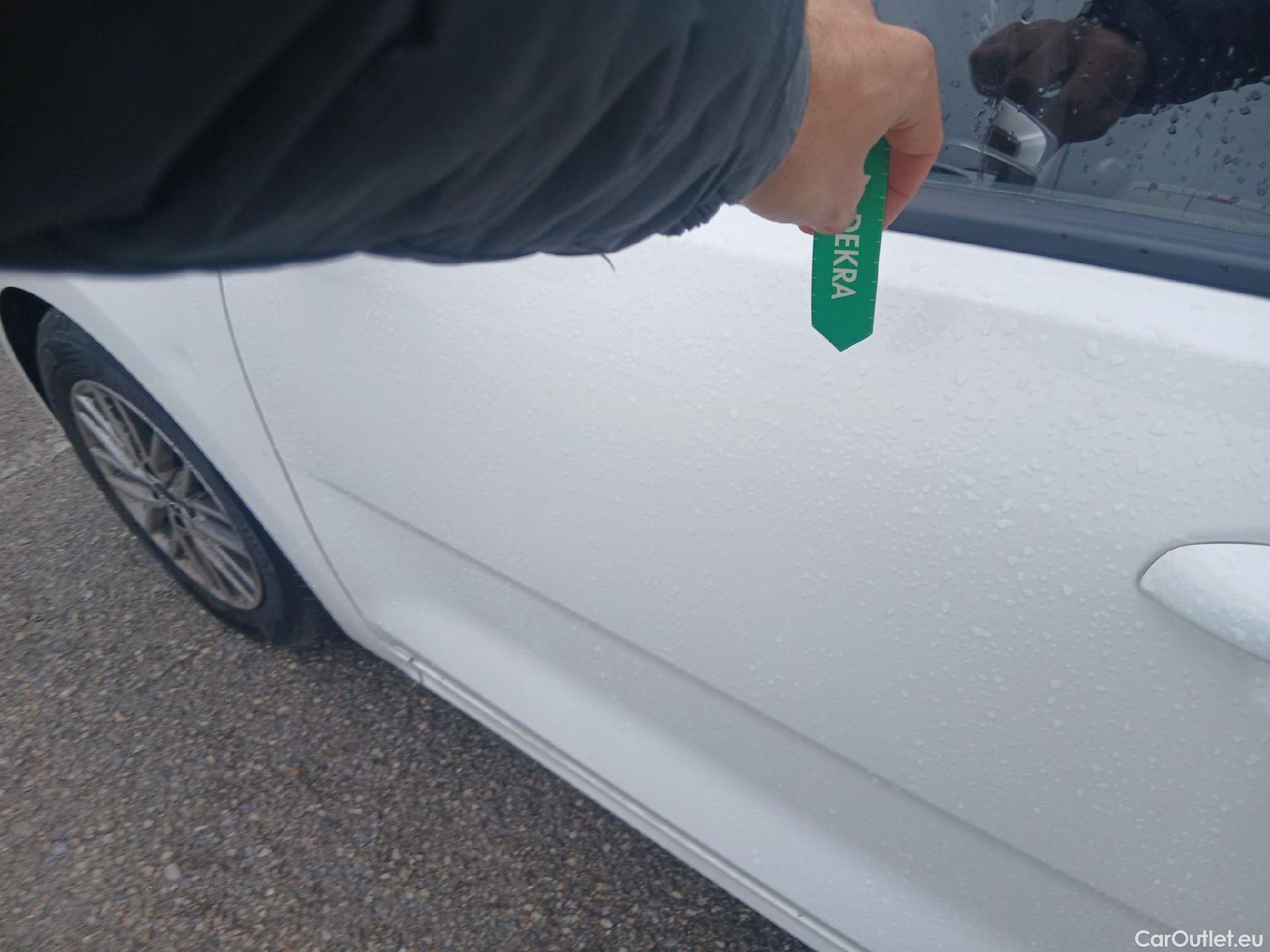  KIA  Rio KIA  / 2020 / 5P / berlina con portón 1.2 DPi 62kW (84CV) Concept #9