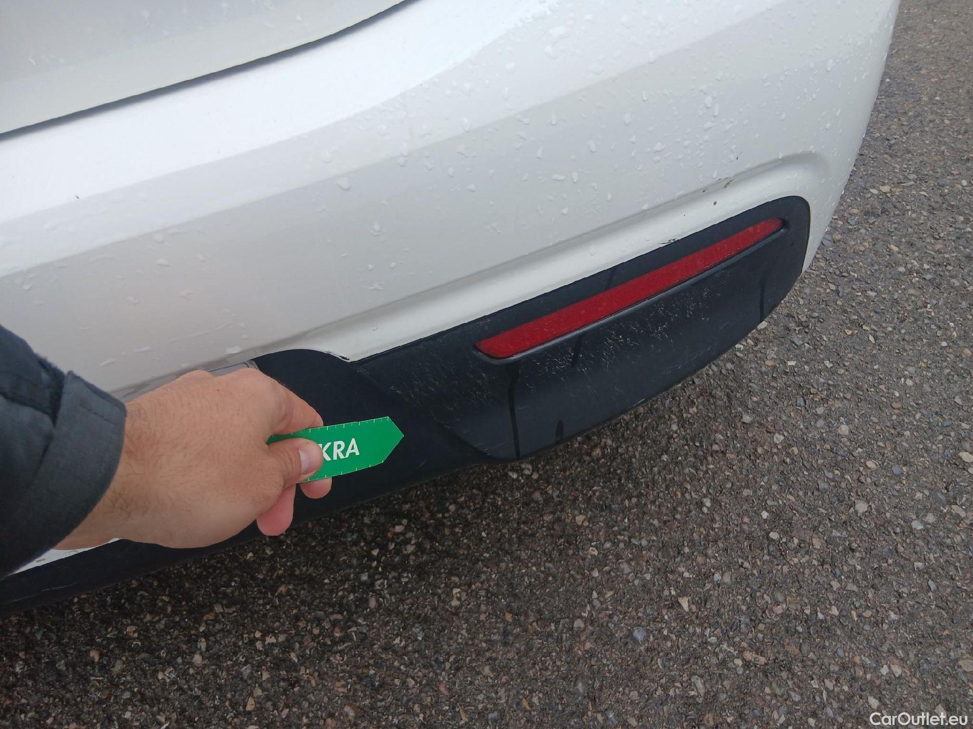  KIA  Rio KIA  / 2020 / 5P / berlina con portón 1.2 DPi 62kW (84CV) Concept #17