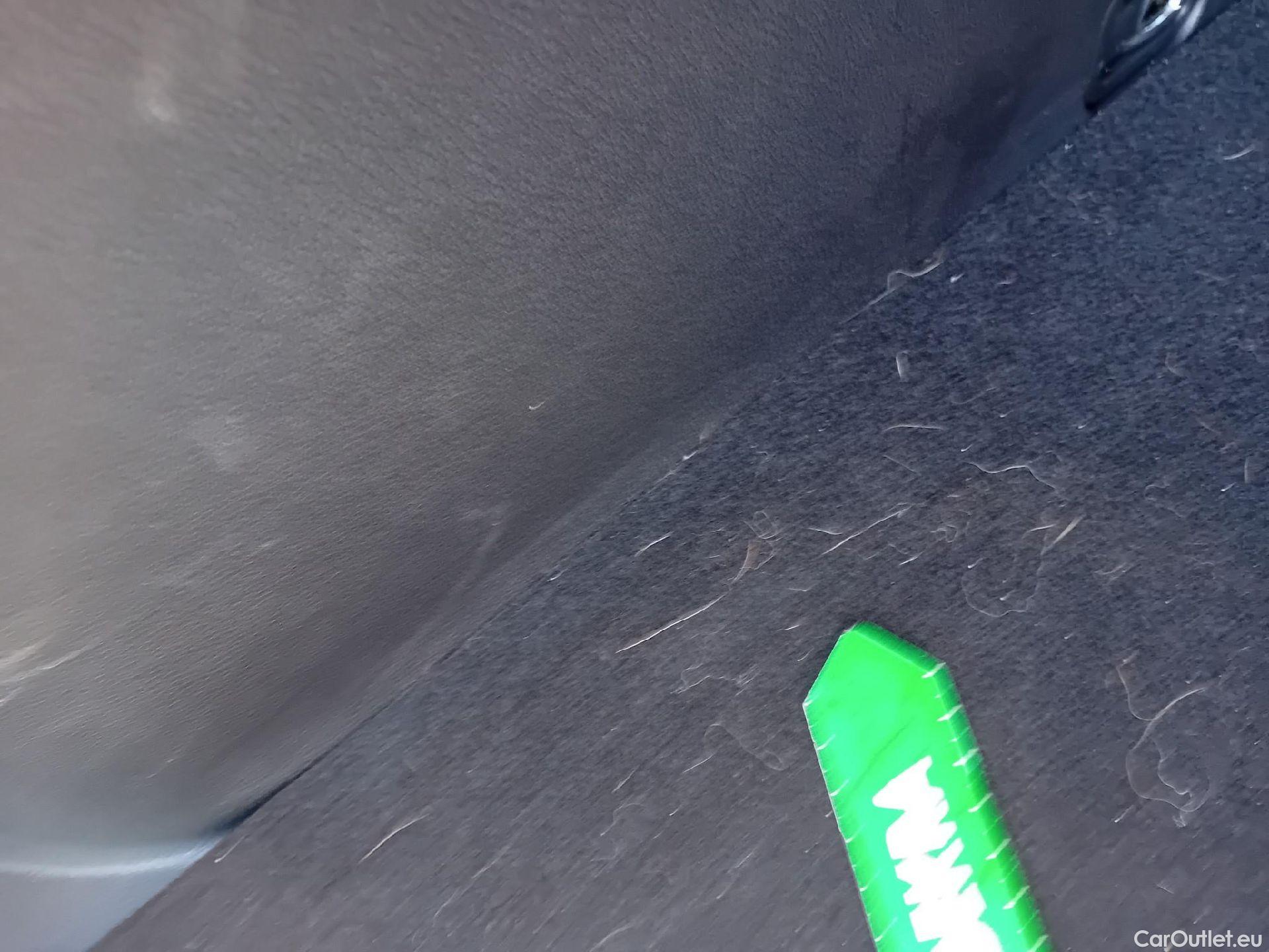  KIA  Niro KIA  / 2019 / 5P / crossover 1.6 GDi HEV 104kW (141CV) Drive #28