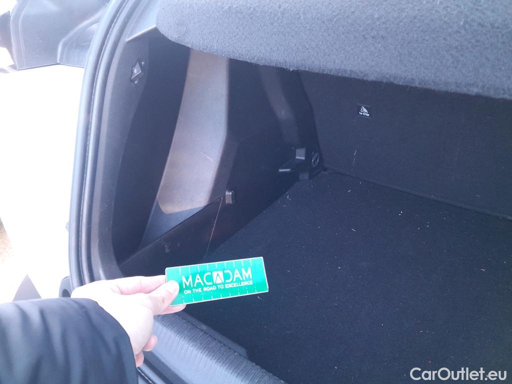  Peugeot  2008 PEUGEOT  / 2019 / 5P / todoterreno Active BlueHDI 81kW (110CV) #9