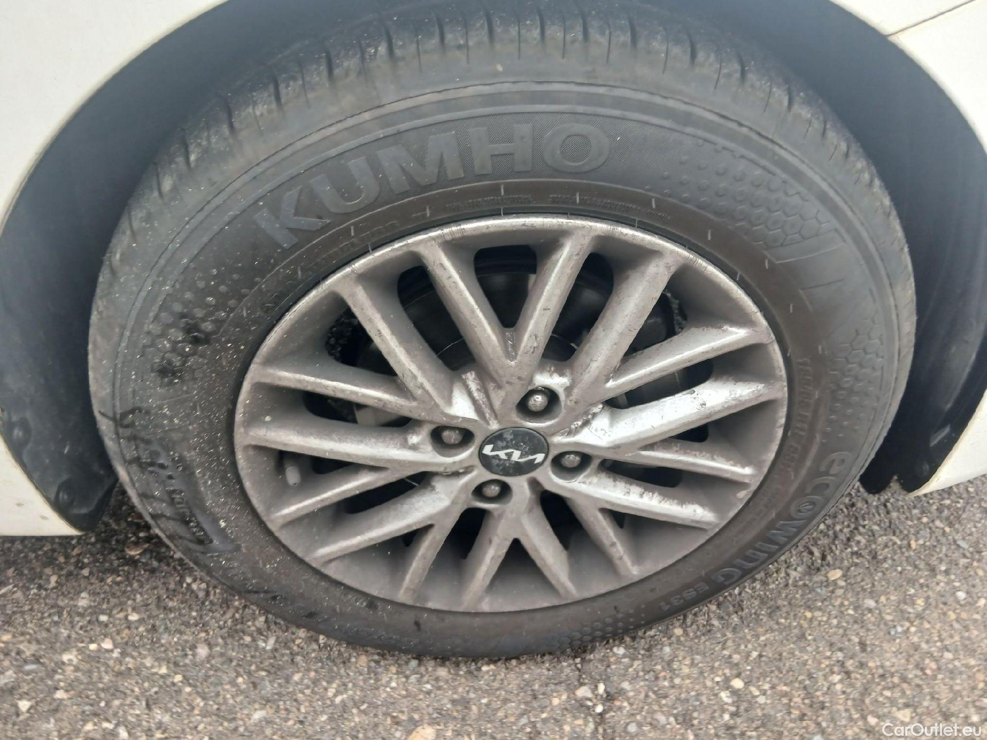  KIA  Rio KIA  / 2020 / 5P / berlina con portón 1.2 DPi 62kW (84CV) Concept #23