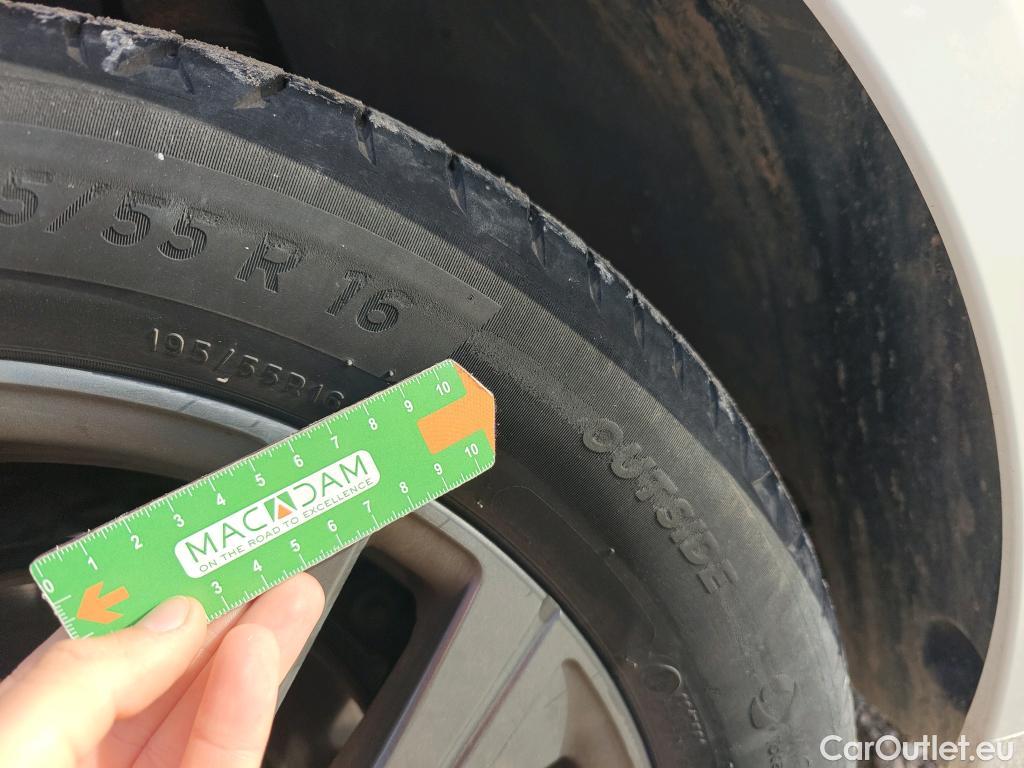  Peugeot  208 PEUGEOT  / 2019 / 5P / berlina con portón BlueHDi 73kW (100CV) Active Pack #27