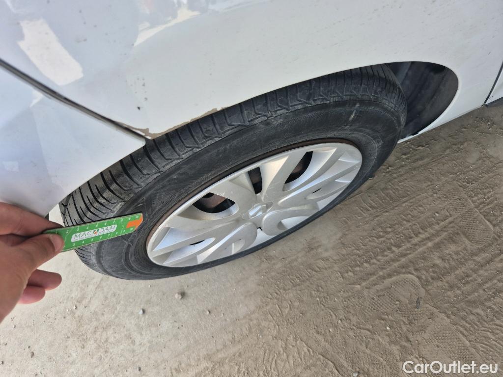  Renault  Clio RENAULT  / 2016 / 5P / berlina con portón Business TCe 66kW (90CV) GLP -18 #30