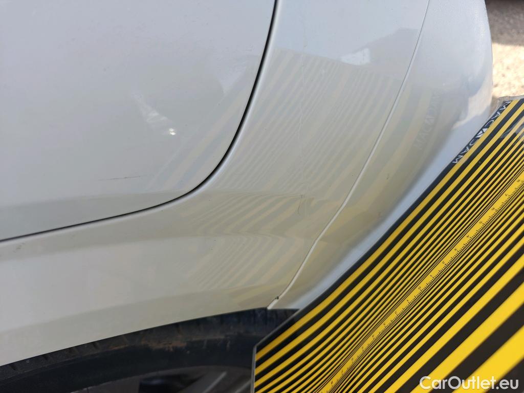  Peugeot  208 PEUGEOT  / 2019 / 5P / berlina con portón BlueHDi 73kW (100CV) Active Pack #17