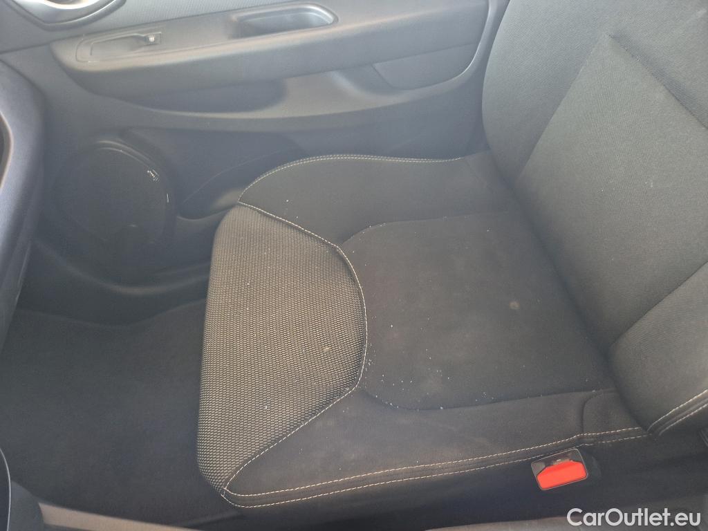  Renault  Clio RENAULT  / 2016 / 5P / berlina con portón Business TCe 66kW (90CV) GLP -18 #41