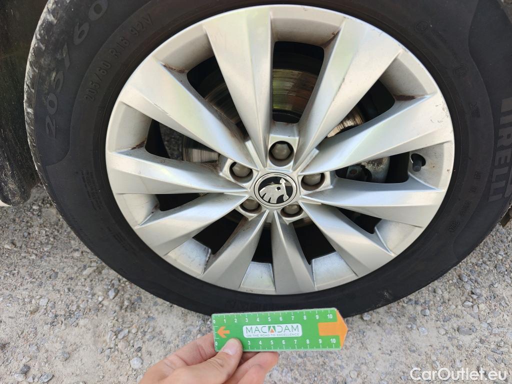  Skoda  KAMIQ SKODA  1.0 TSI 81kW (110CV) DSG Ambition (CX) #35