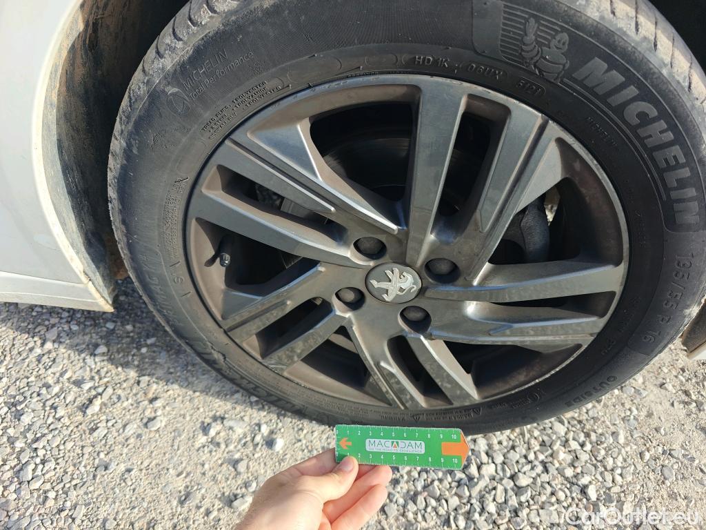  Peugeot  208 PEUGEOT  / 2019 / 5P / berlina con portón BlueHDi 73kW (100CV) Active Pack #22