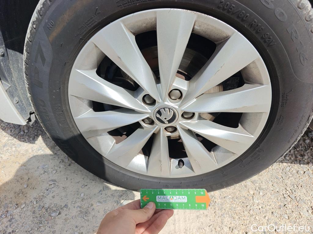  Skoda  KAMIQ SKODA  1.0 TSI 81kW (110CV) DSG Ambition (CX) #23