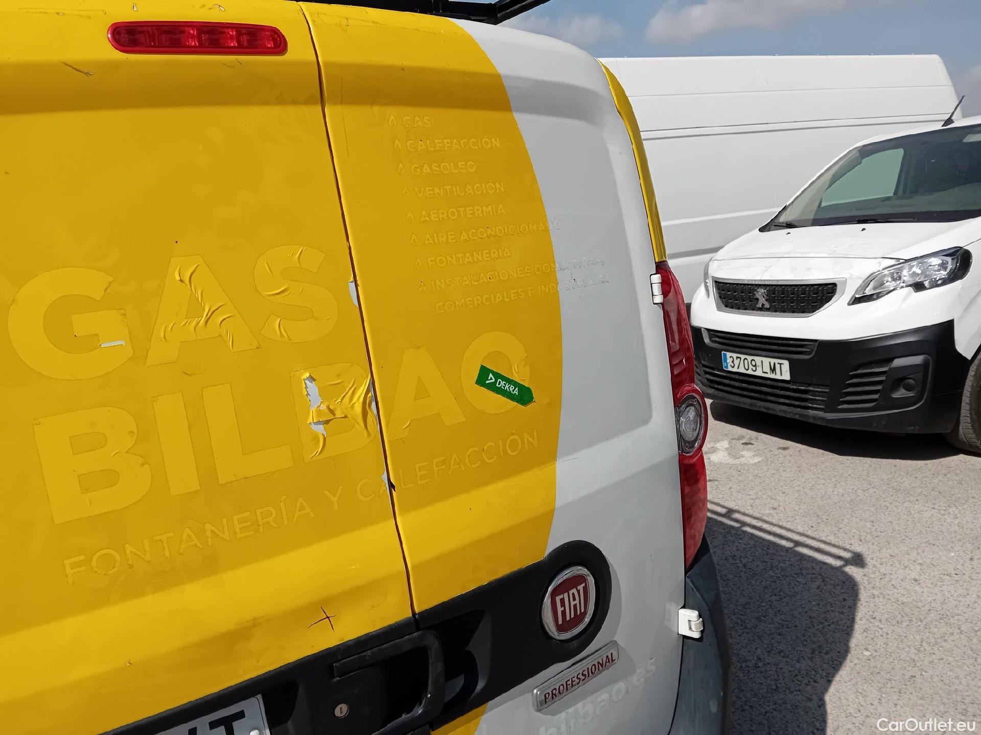  Fiat  Doblo FIAT Doblò Cargo/2015/4P/furgón derivado de turismo Cargo SX 1.6 Mjet 77kW (105CV) #33