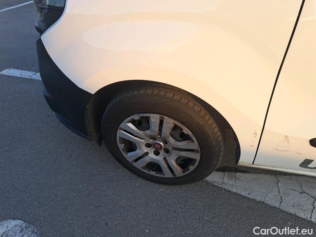  Fiat  Doblo FIAT Doblò Cargo/2015/4P/furgón derivado de turismo Cargo SX 1.6 Mjet 66kW (90CV) (AC) #27