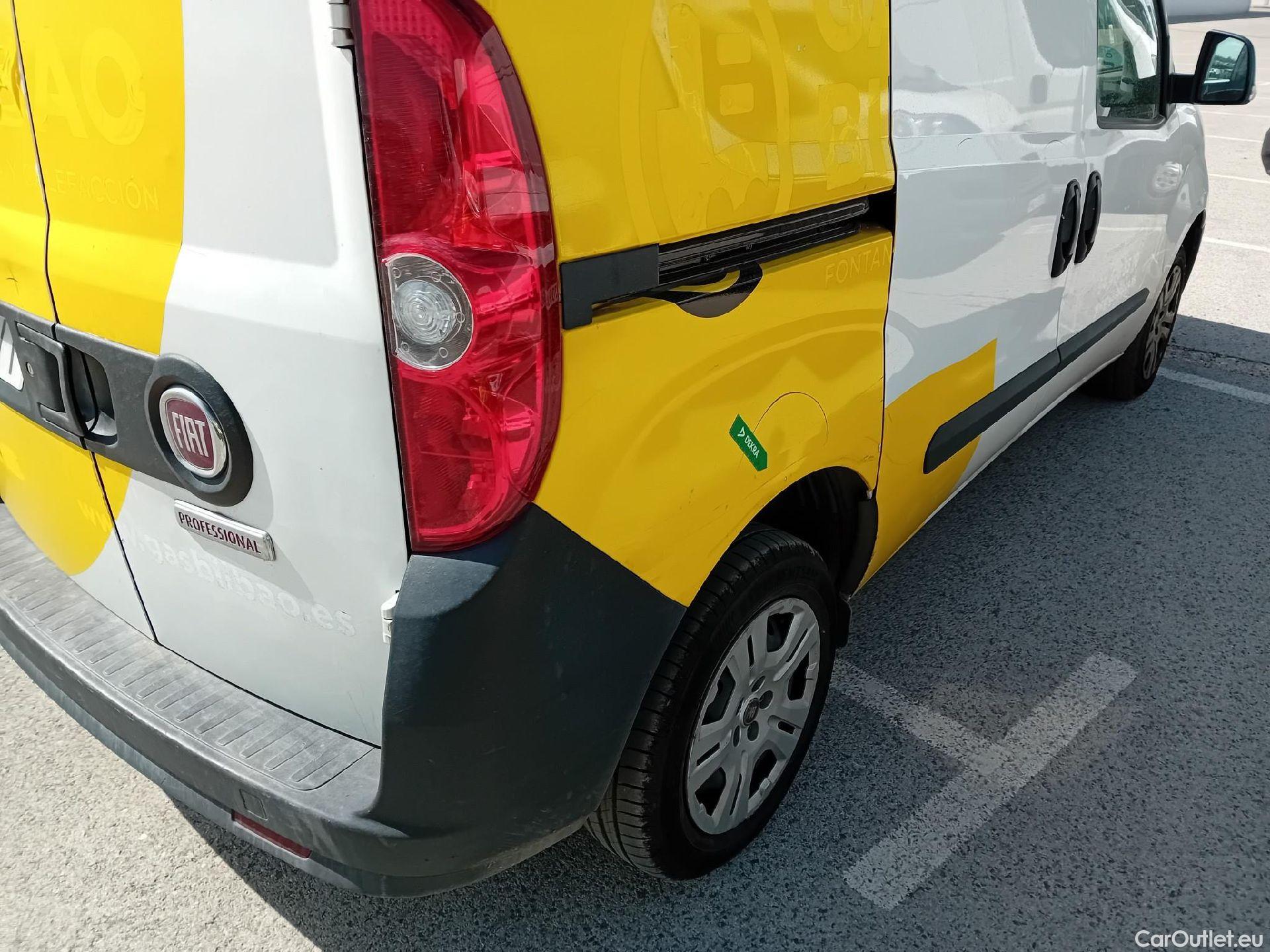  Fiat  Doblo FIAT Doblò Cargo/2015/4P/furgón derivado de turismo Cargo SX 1.6 Mjet 77kW (105CV) #21