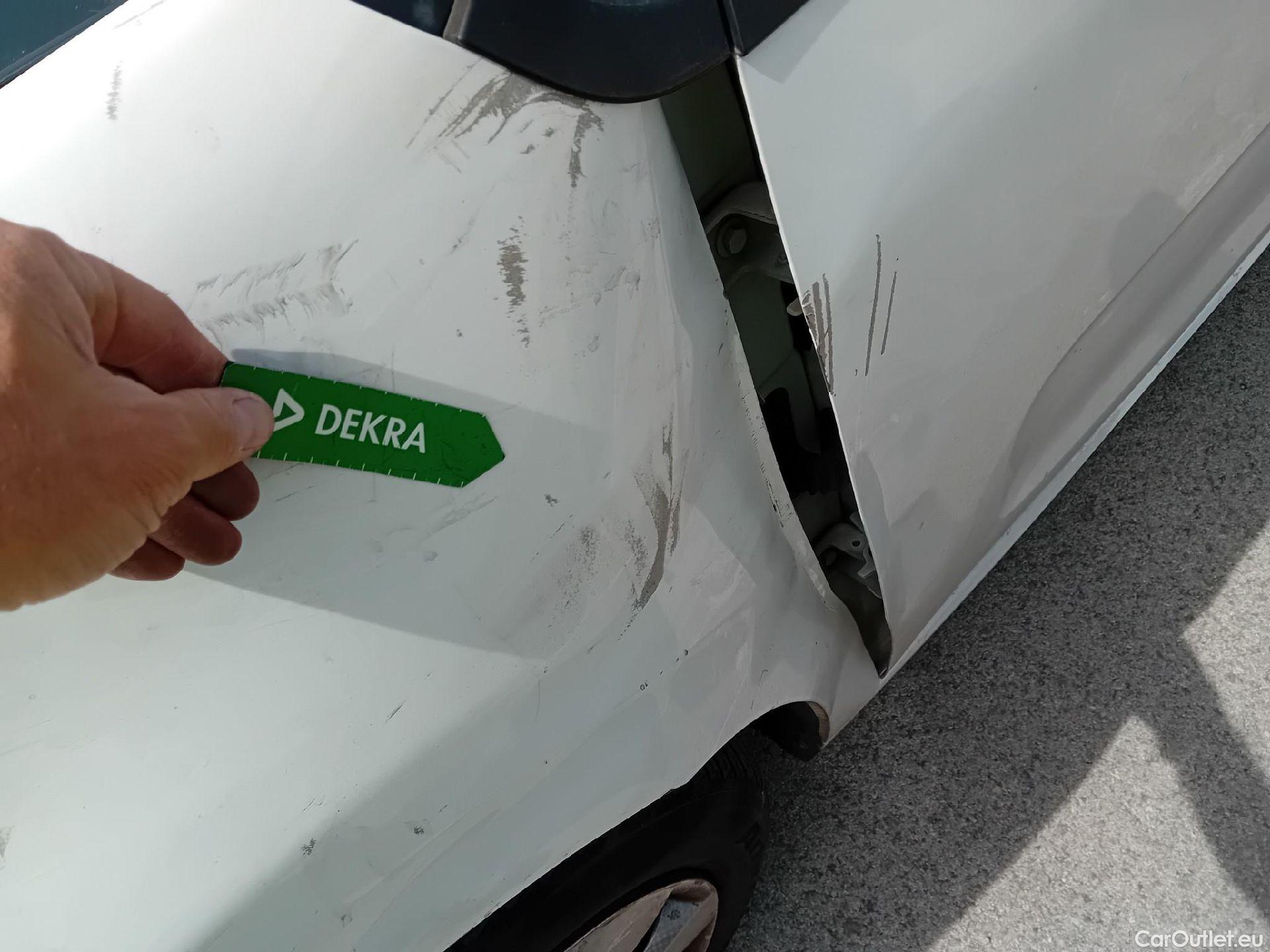  Citroen  C3 CITROEN  / 2016 / 5P / berlina comercial BlueHDi 73KW (100CV) S&S Comercial #20