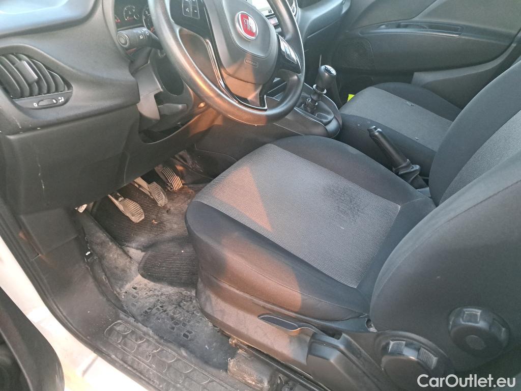  Fiat  Doblo FIAT Doblò Cargo/2015/4P/furgón derivado de turismo Cargo SX 1.6 Mjet 66kW (90CV) (AC) #18