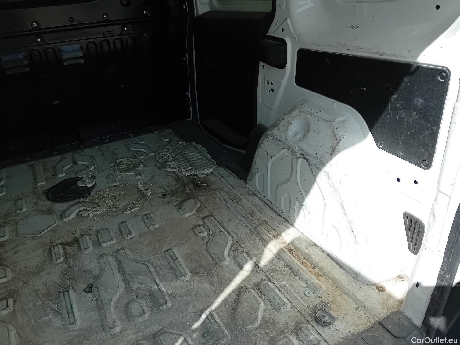  Fiat  Doblo FIAT Doblò Cargo/2015/4P/furgón derivado de turismo Cargo SX 1.6 Mjet 77kW (105CV) #2