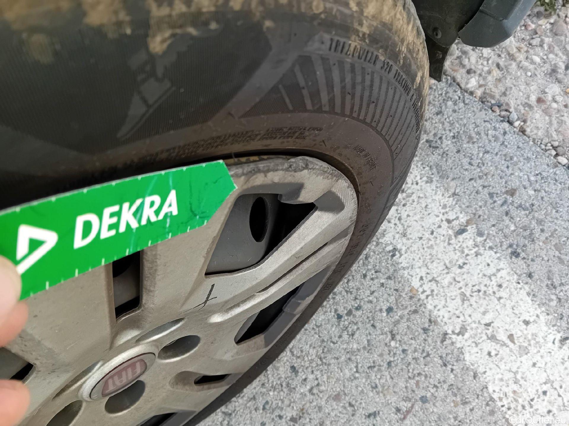  Fiat  Doblo FIAT Doblò Cargo/2015/4P/furgón derivado de turismo Cargo SX 1.6 Mjet 77kW (105CV) #31