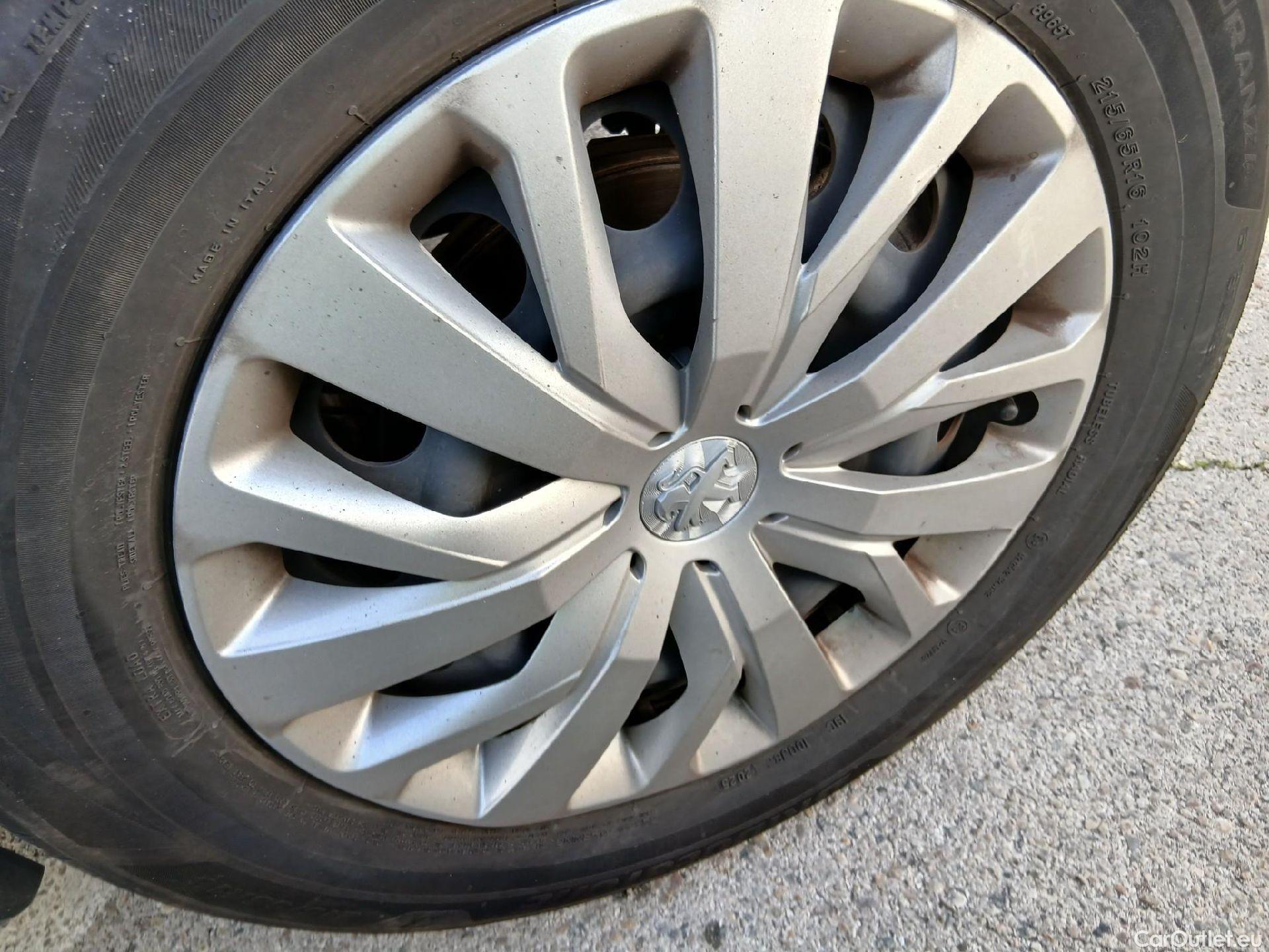  Peugeot  RIFTER PEUGEOT  / 2018 / 4P / combi Active Standard BlueHDi 73kW (IND) #24