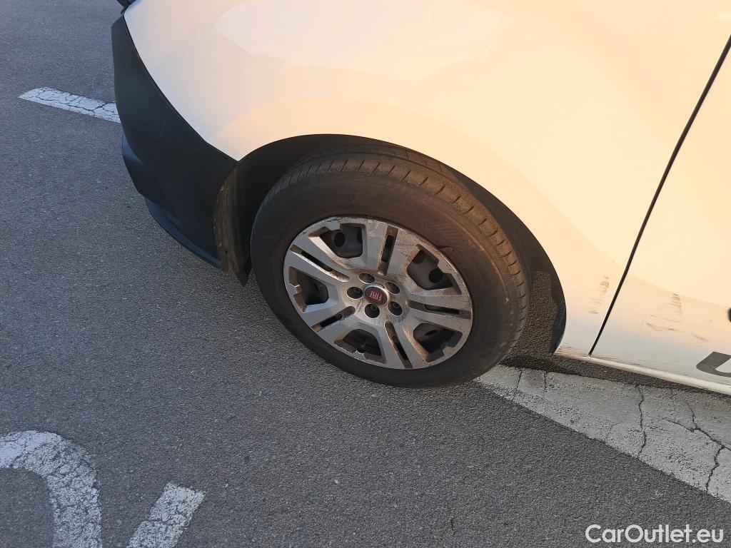  Fiat  Doblo FIAT Doblò Cargo/2015/4P/furgón derivado de turismo Cargo SX 1.6 Mjet 66kW (90CV) (AC) #23