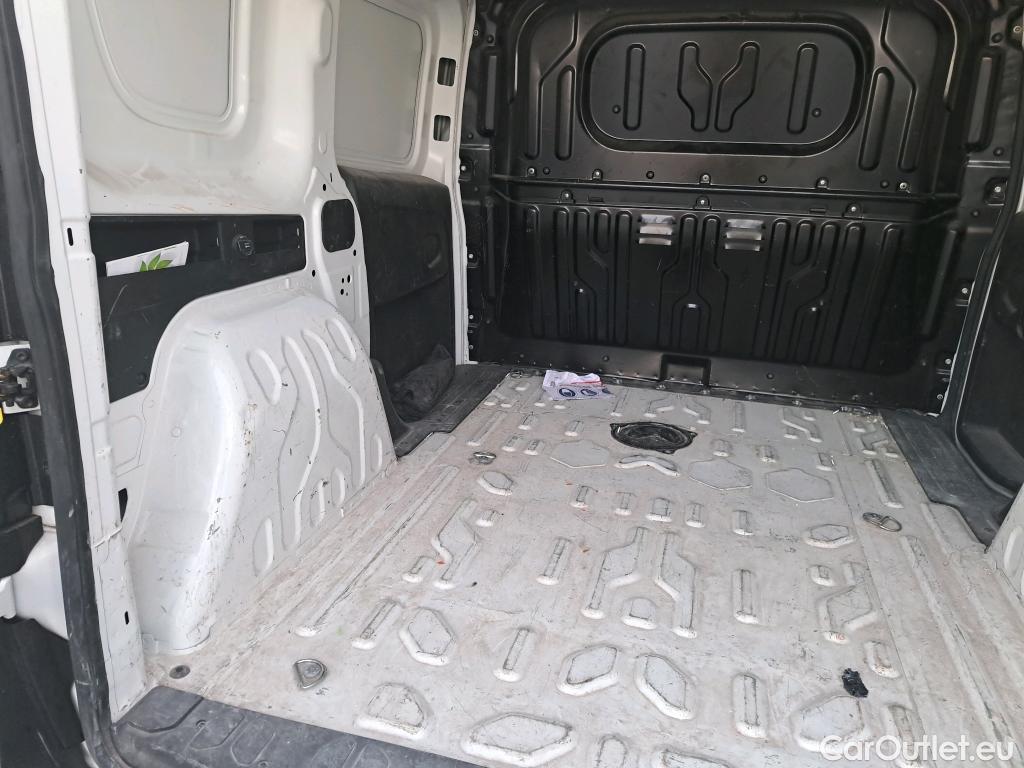  Fiat  Doblo FIAT Doblò Cargo/2015/4P/furgón derivado de turismo Cargo SX 1.6 Mjet 66kW (90CV) (AC) #3